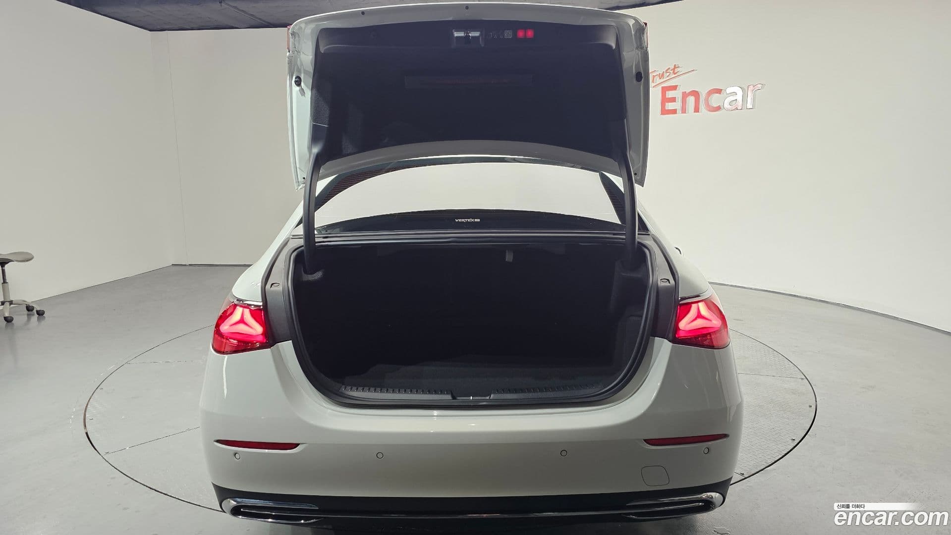 Main__Slider__Photo:E-Class Mercedes-Benz 2024.11-19