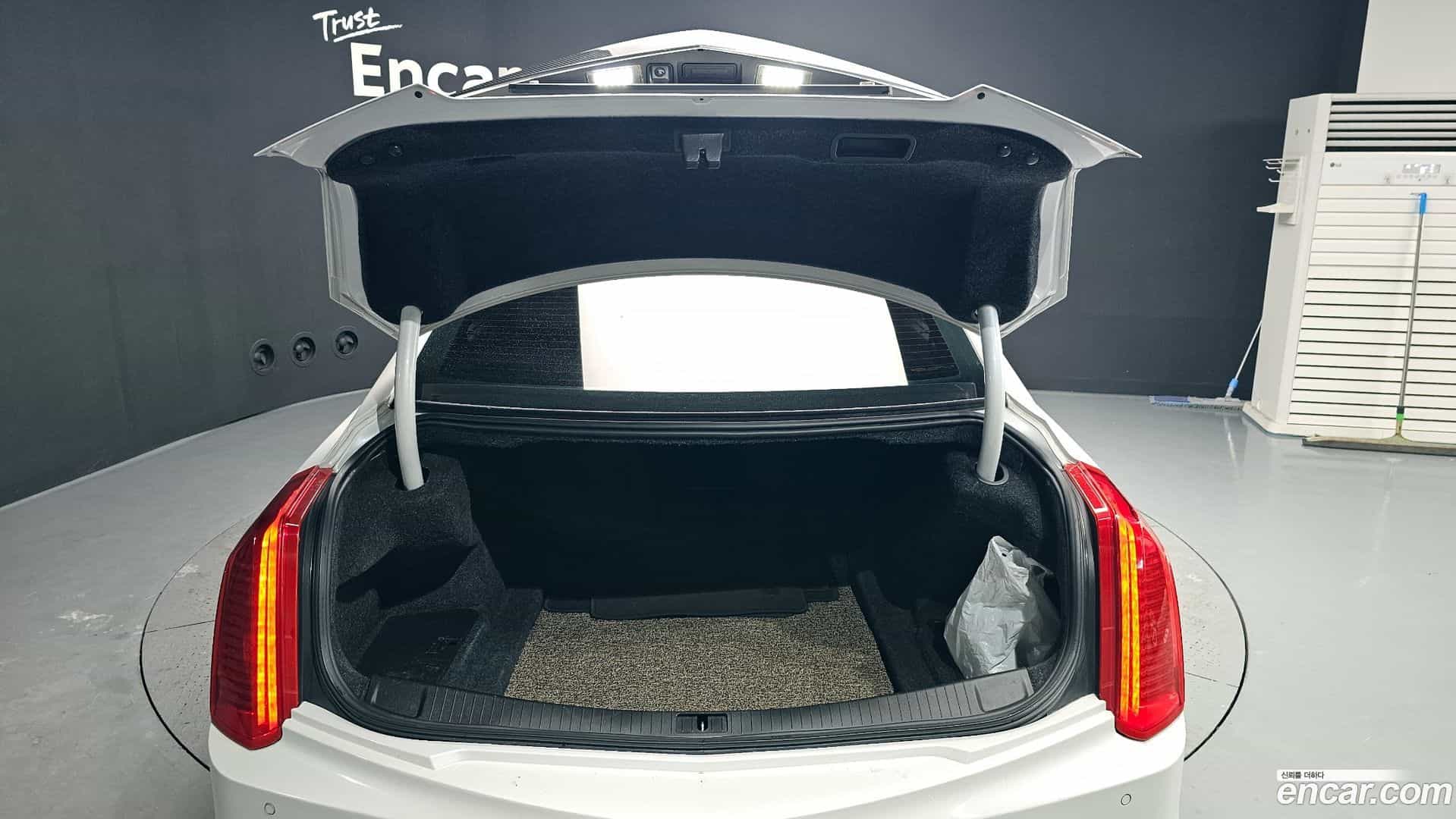 CTS-V Cadillac 2016.8-OPTION-024