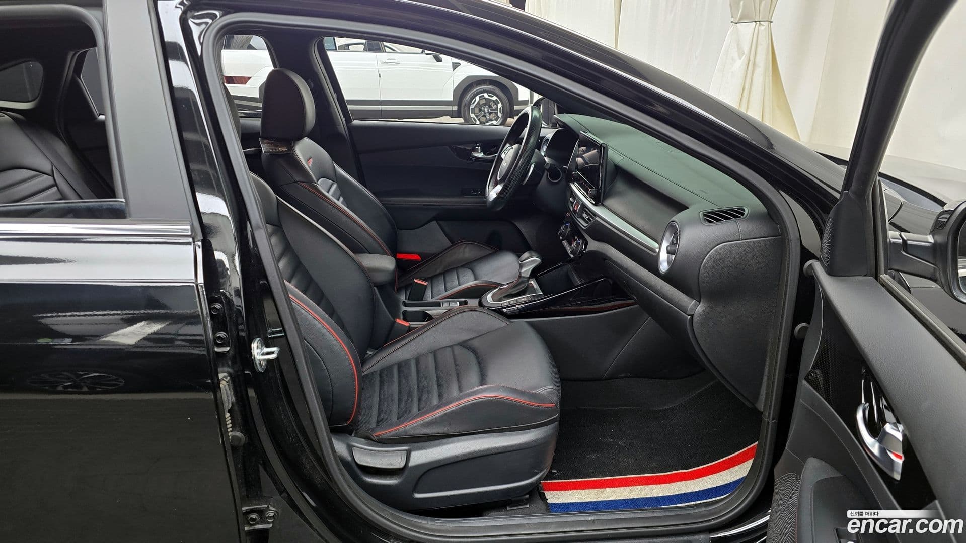 Main__Slider__Photo:K3 Kia 2022.1-10