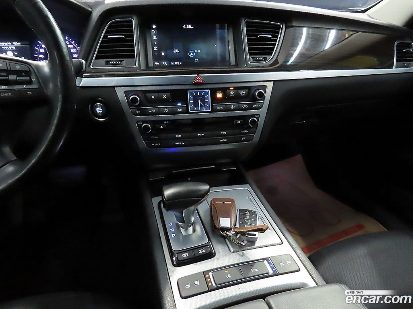 Main__Slider__Photo:G80 Genesis 2016.9-11