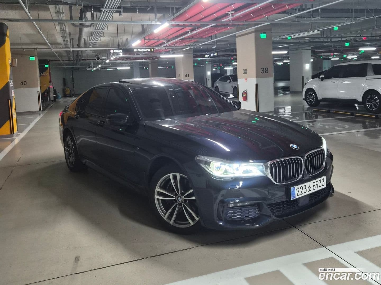 Main__Slider__Photo:7-Series BMW 2016.10-0