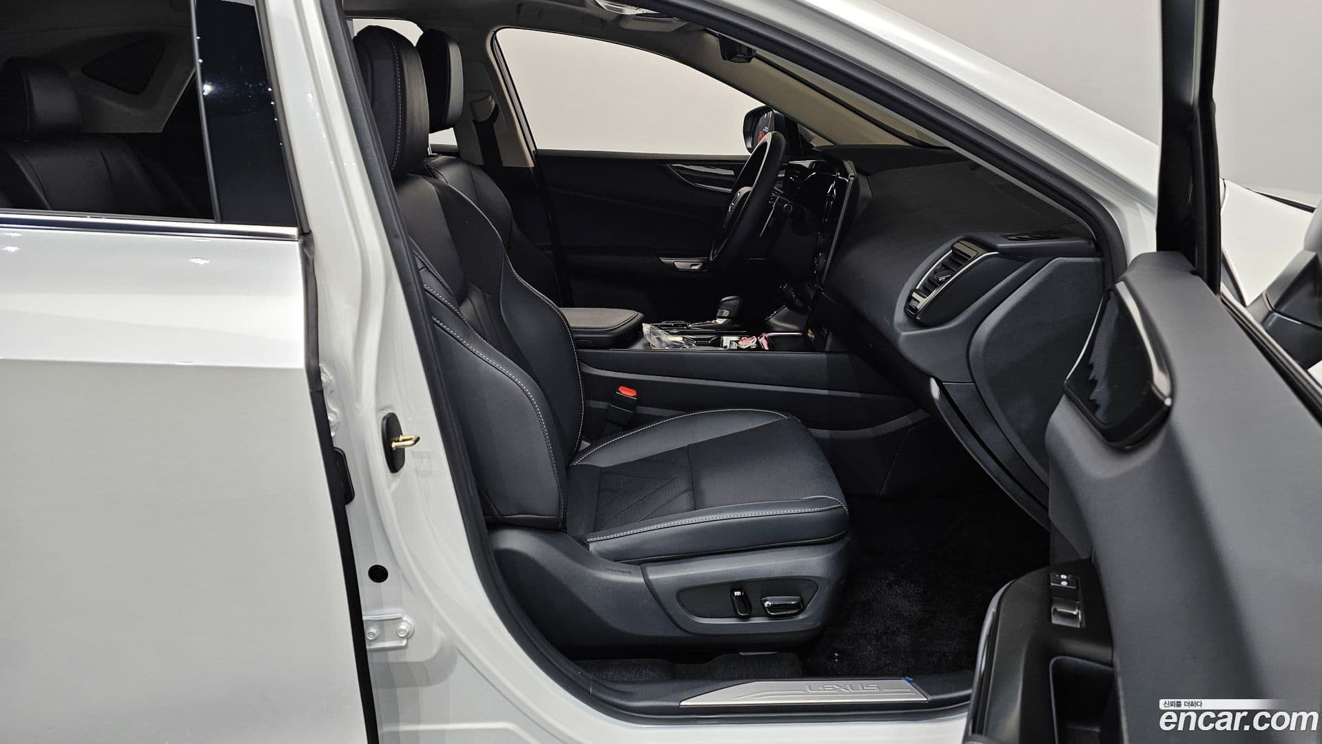 Main__Slider__Photo:NX Lexus 2024.11-10