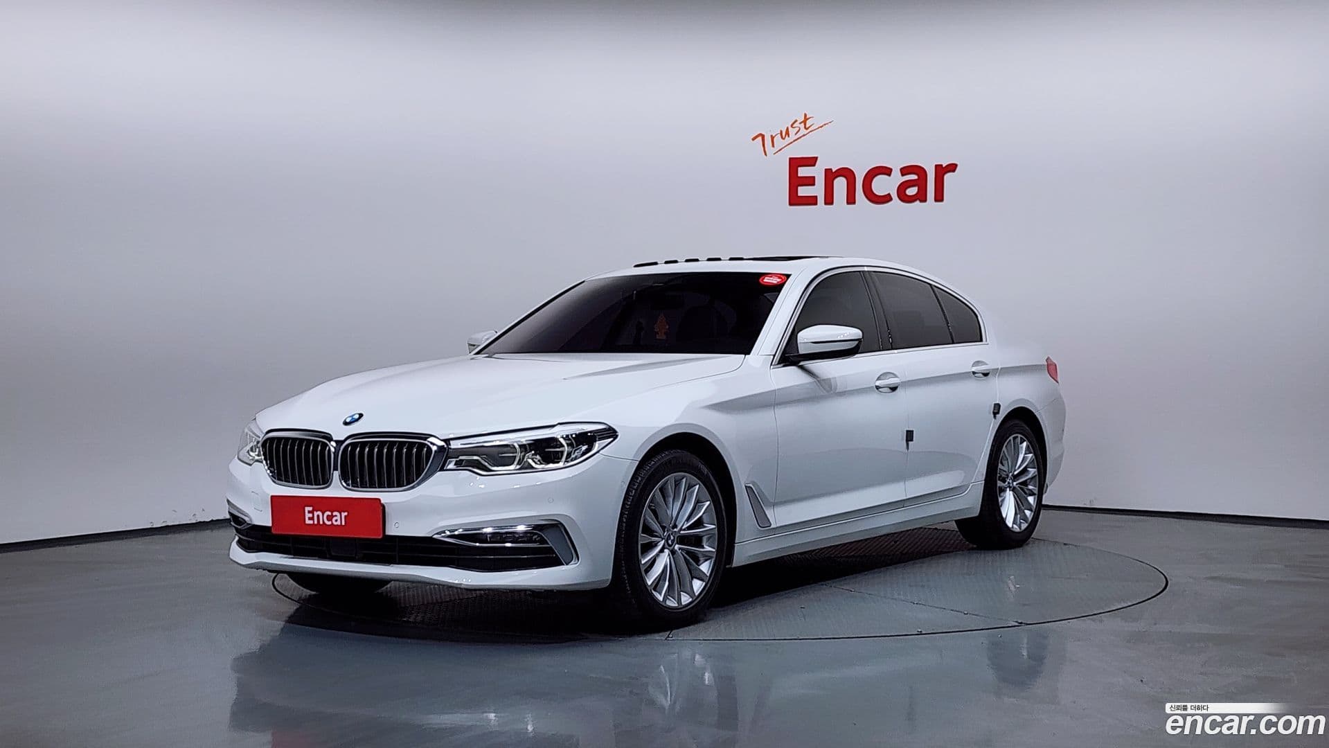 Main__Slider__Photo:5-Series BMW 2019.3-0