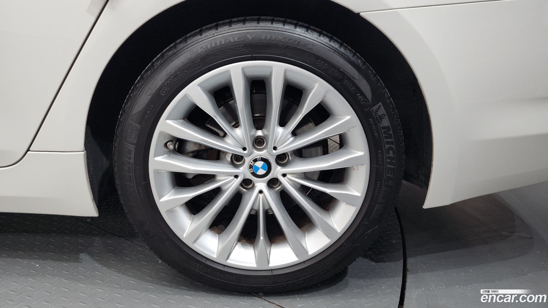 Main__Slider__Photo:5-Series BMW 2019.3-4