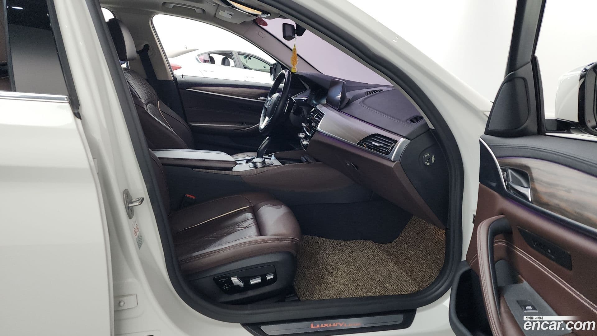 Main__Slider__Photo:5-Series BMW 2019.3-10