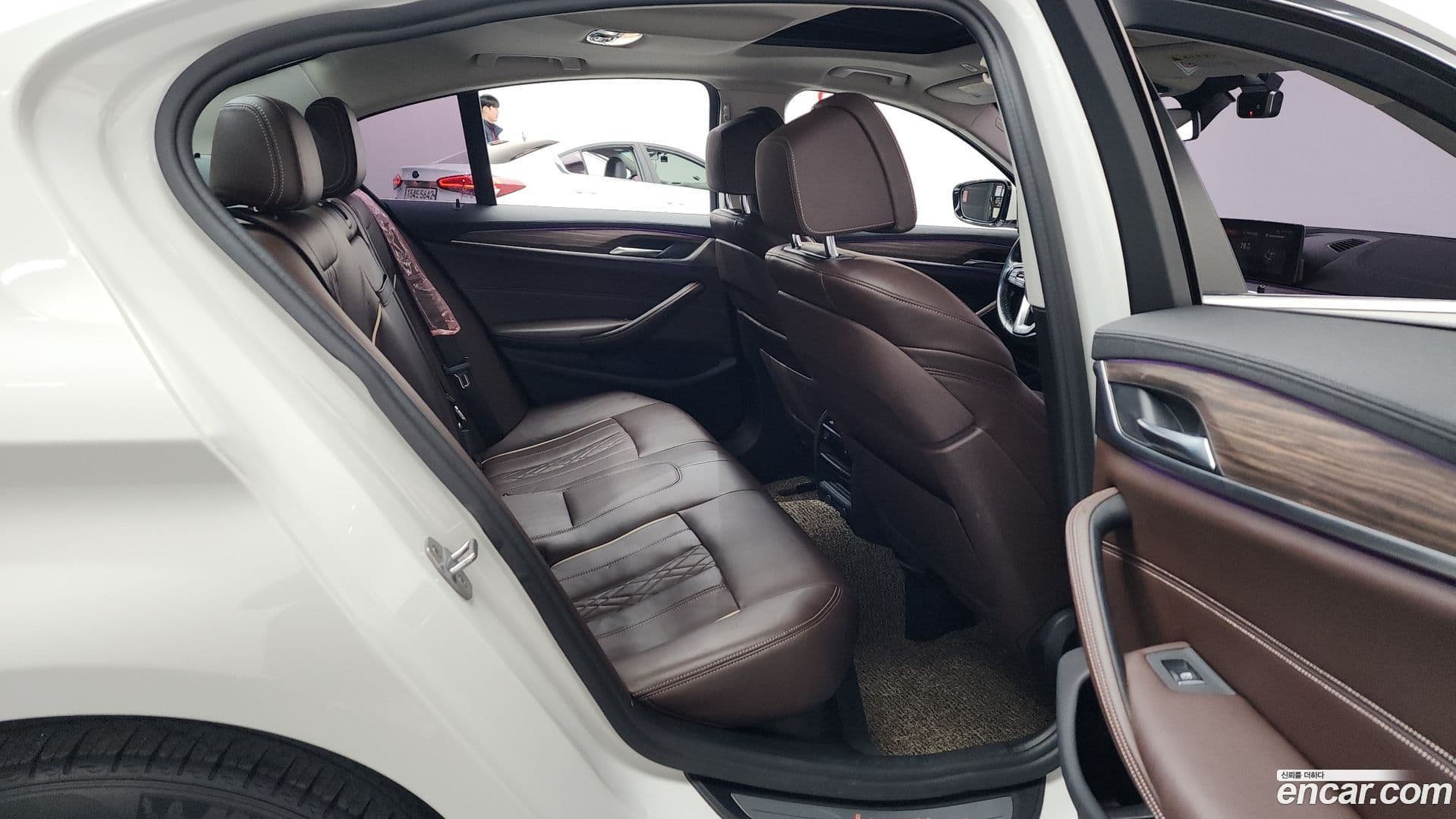 Main__Slider__Photo:5-Series BMW 2019.3-11