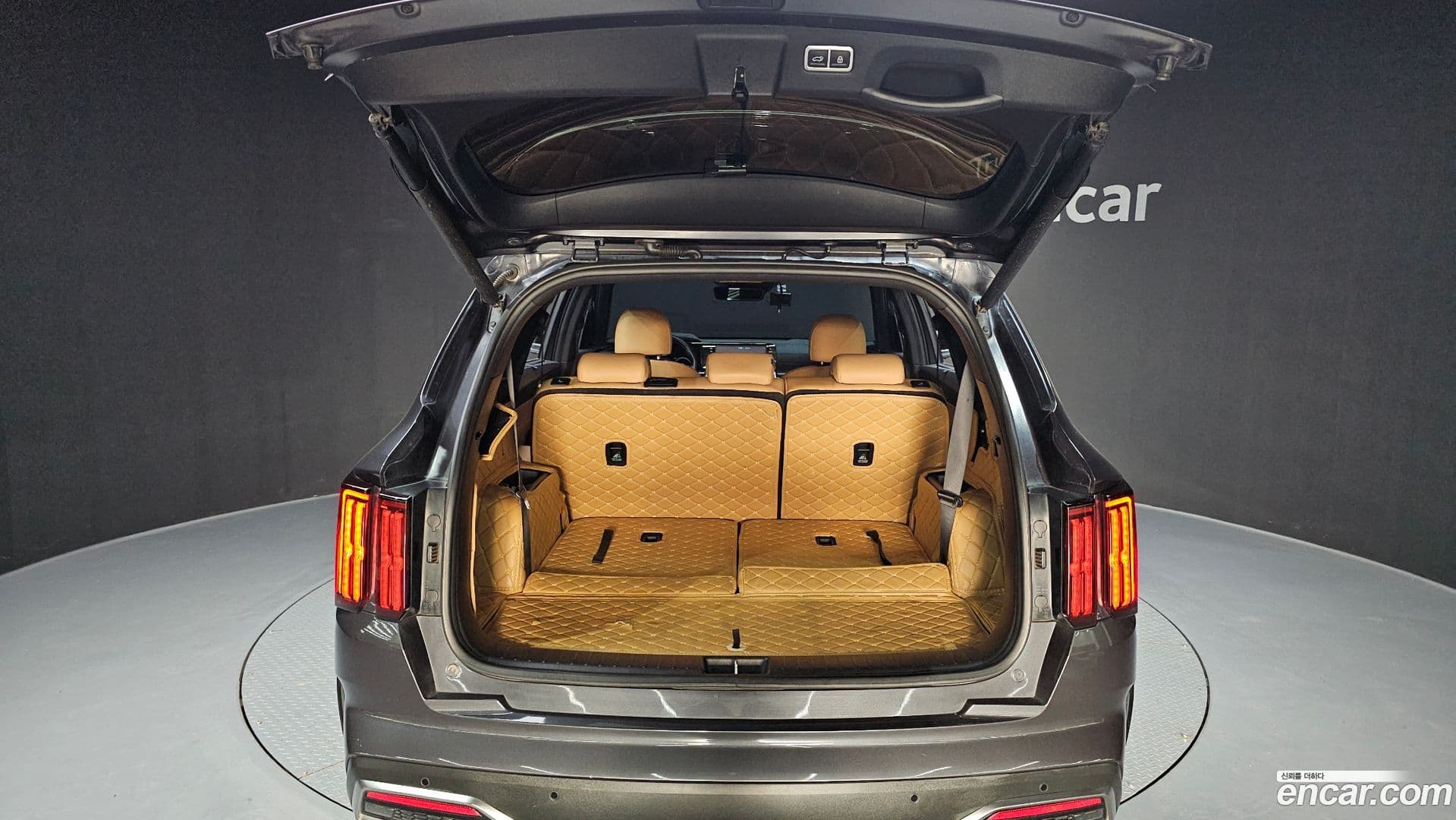 Main__Slider__Photo:Sorento Kia 2020.6-19