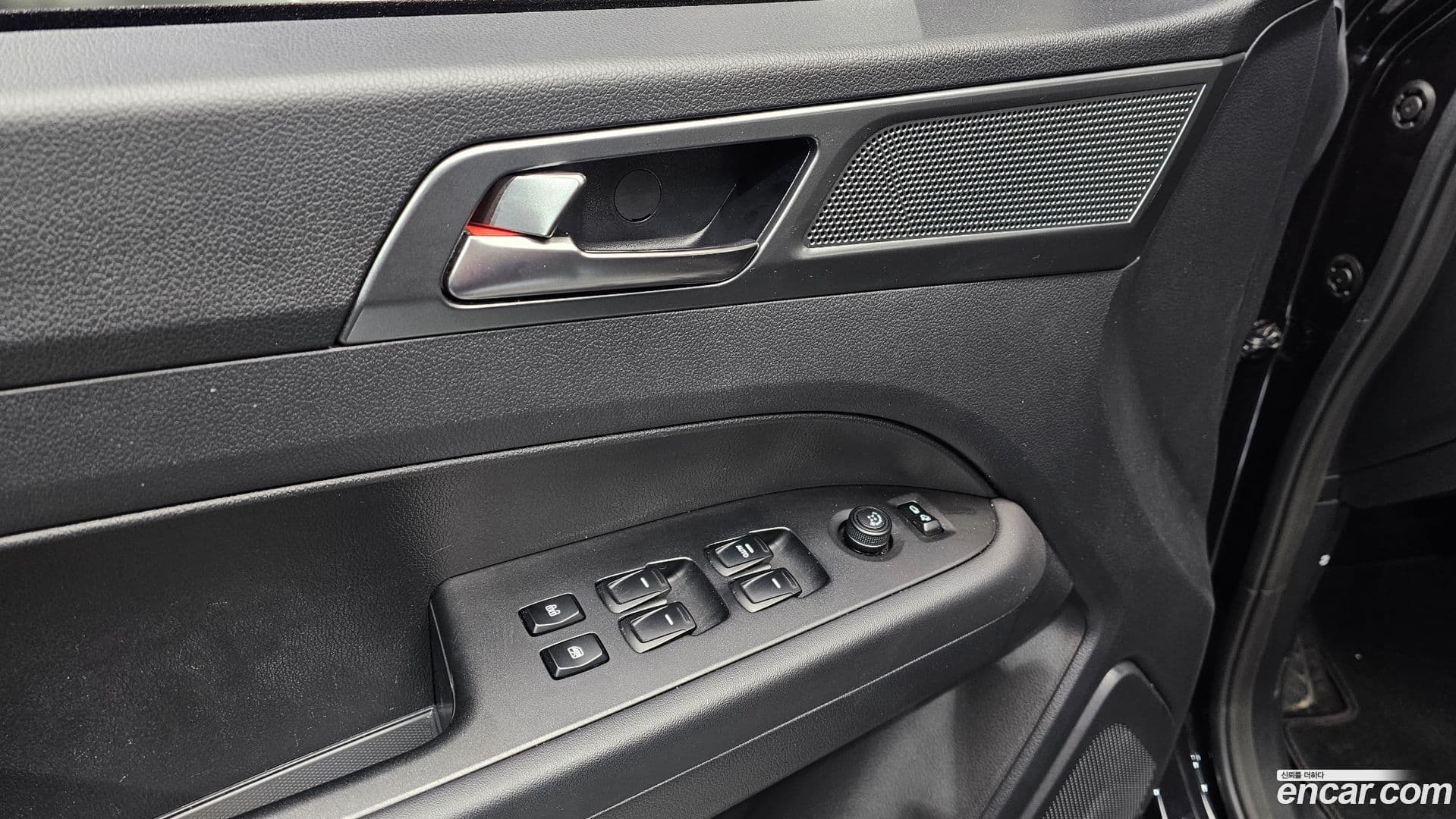 Main__Slider__Photo:Rexton KG_Mobility_Ssangyong 2024.2-15