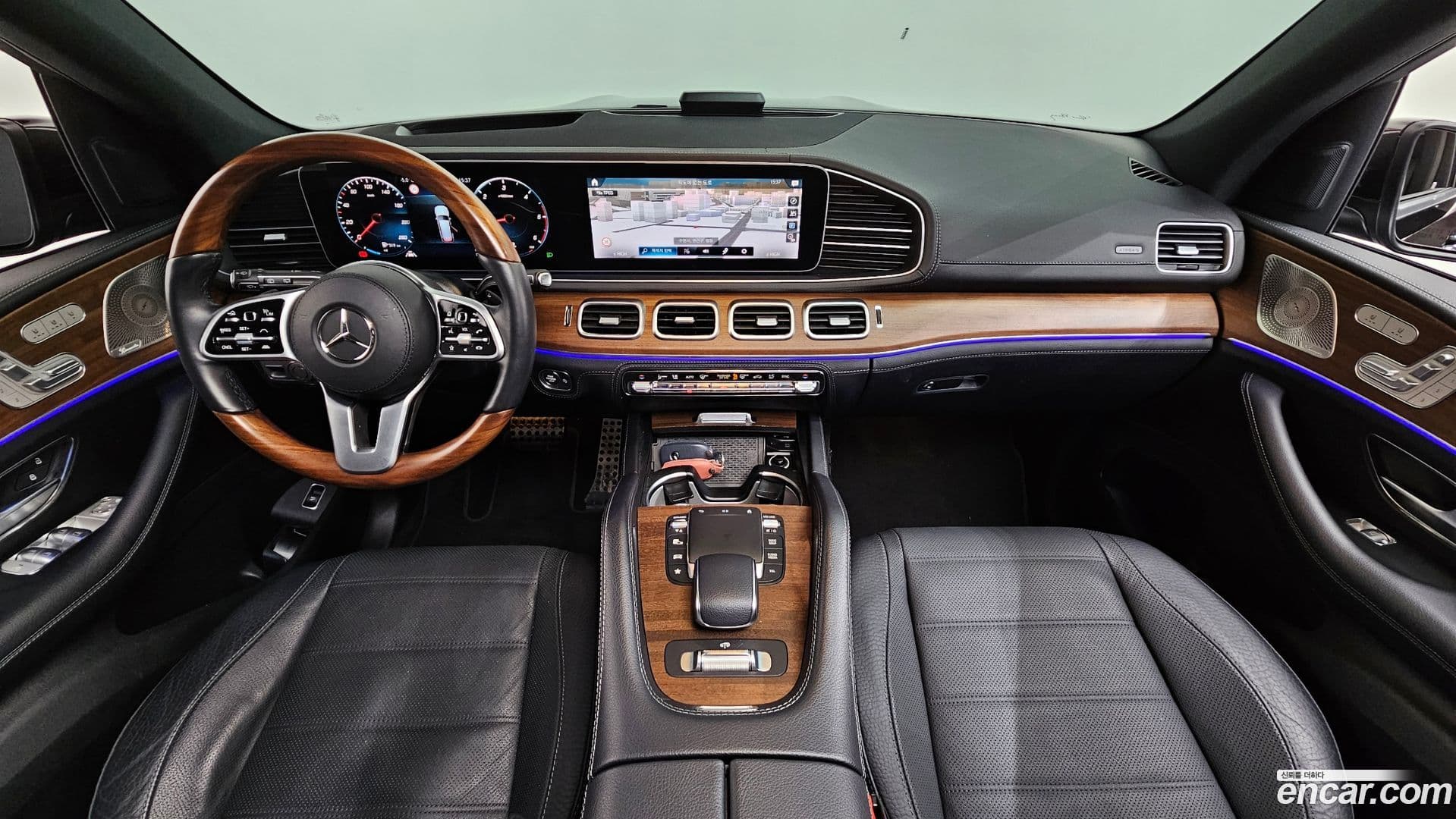 Main__Slider__Photo:GLS-Class Mercedes-Benz 2021.6-6