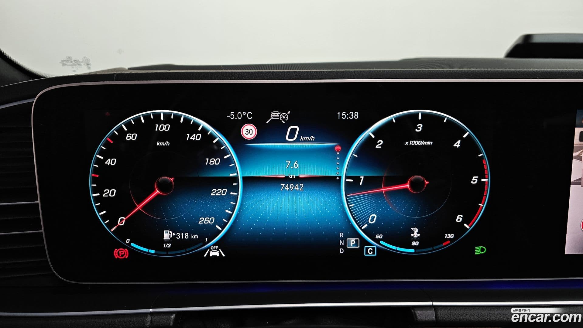 Main__Slider__Photo:GLS-Class Mercedes-Benz 2021.6-7