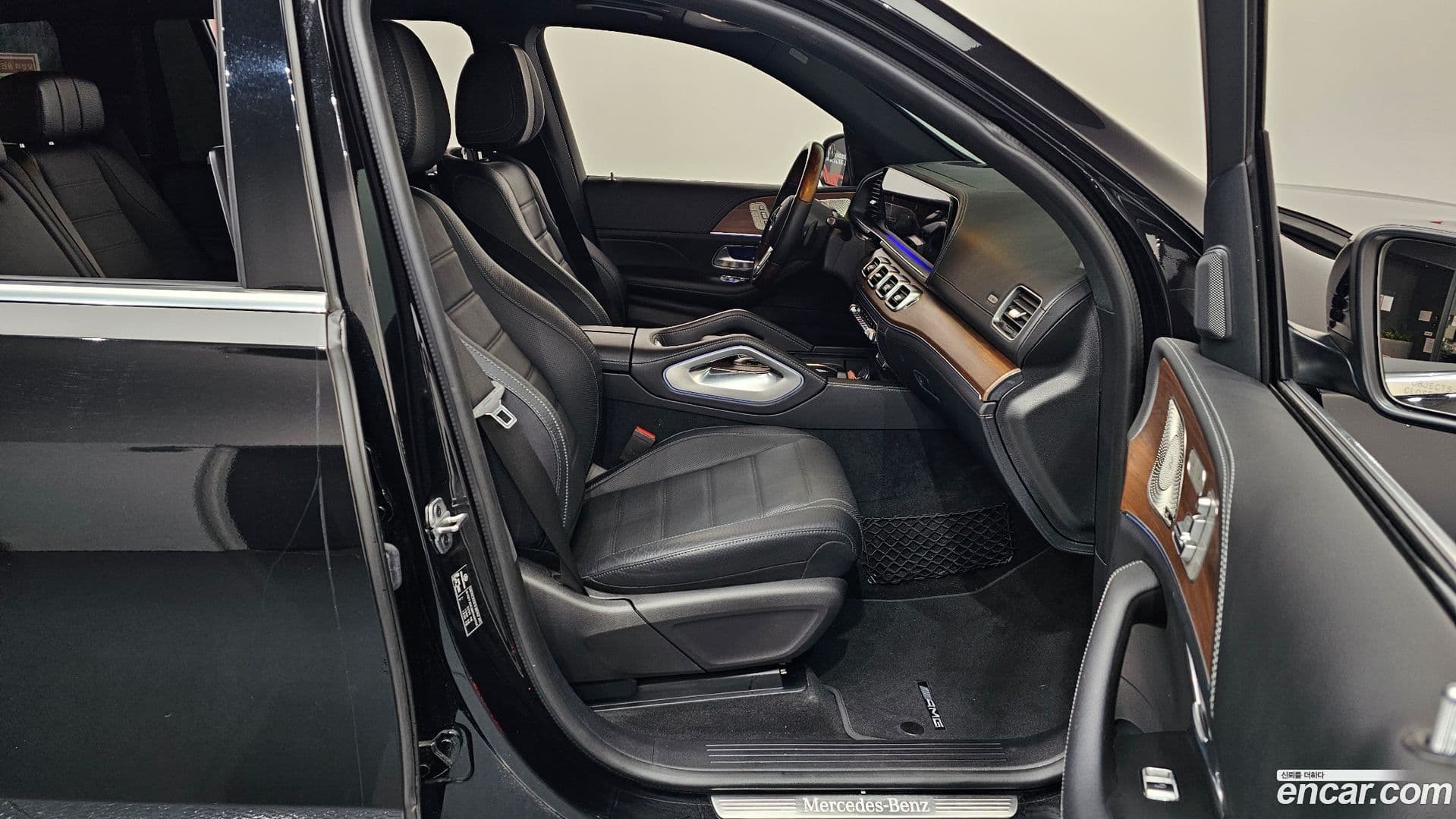 Main__Slider__Photo:GLS-Class Mercedes-Benz 2021.6-10