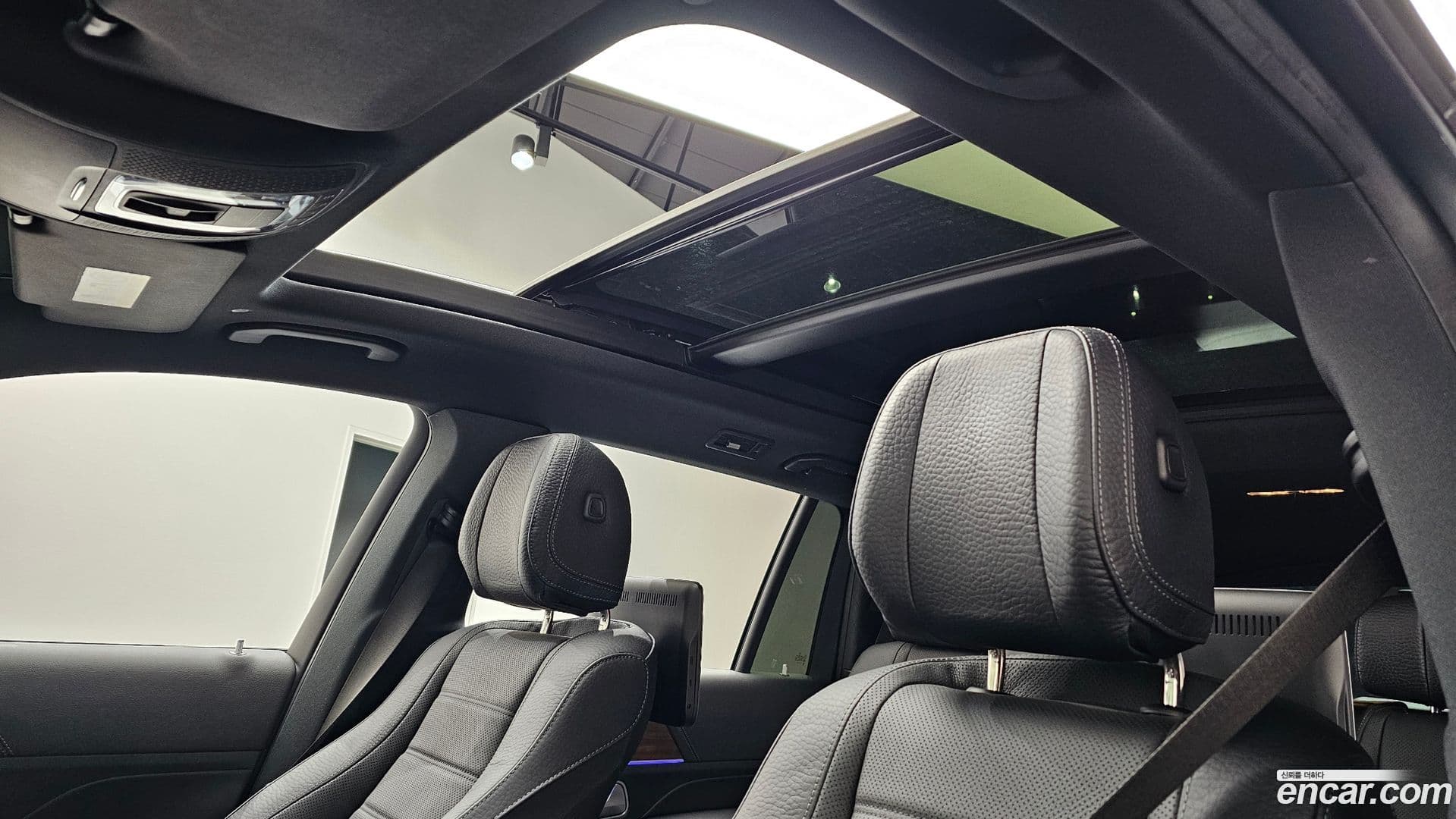 Main__Slider__Photo:GLS-Class Mercedes-Benz 2021.6-18