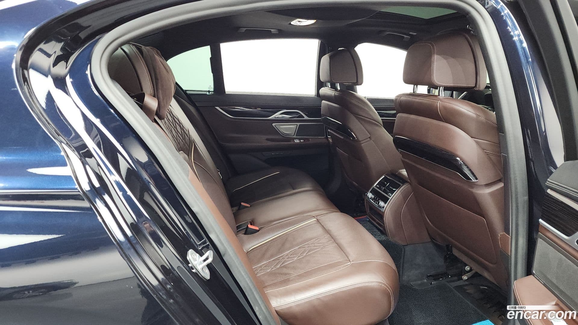 Main__Slider__Photo:7-Series BMW 2019.6-11