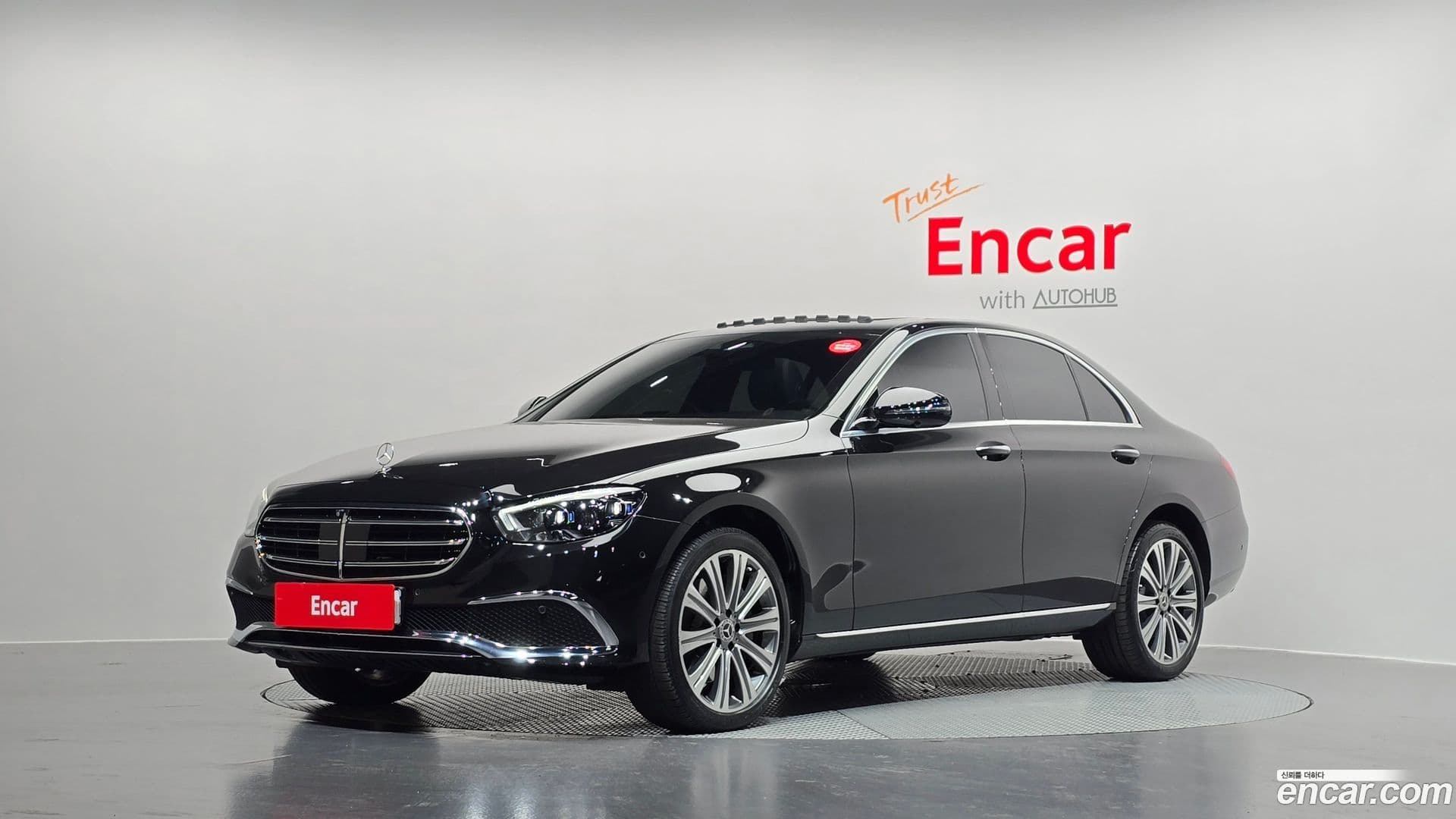 Main__Slider__Photo:E-Class Mercedes-Benz 2023.4-0