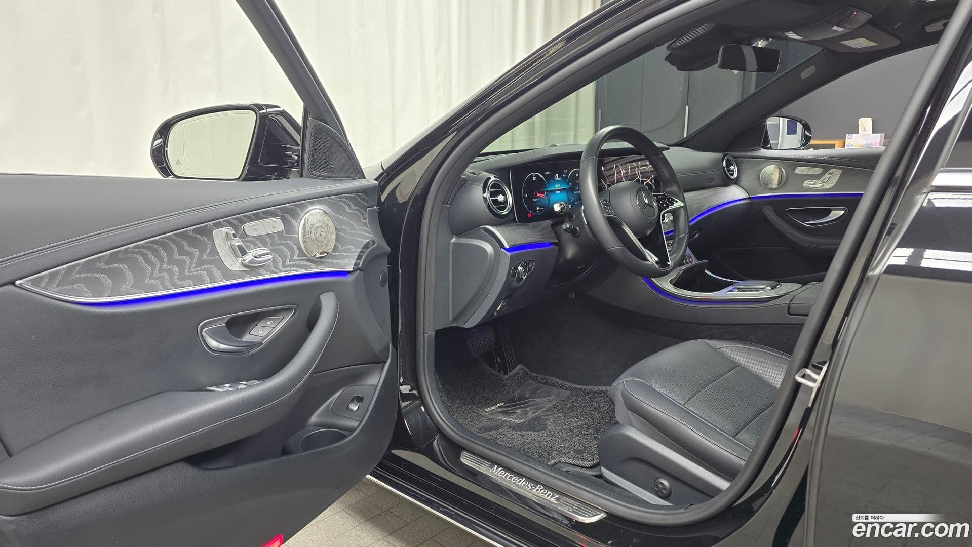 Main__Slider__Photo:E-Class Mercedes-Benz 2023.4-9