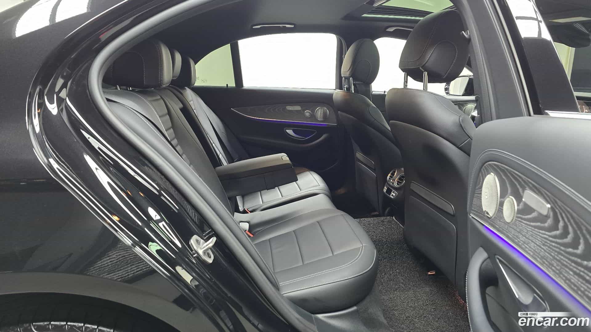 E-Class Mercedes-Benz 2023.4-OPTION-016