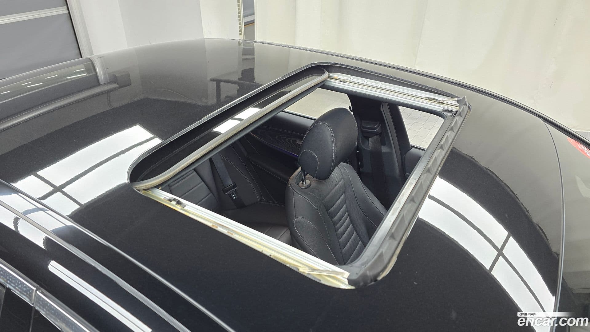 Main__Slider__Photo:E-Class Mercedes-Benz 2023.4-18