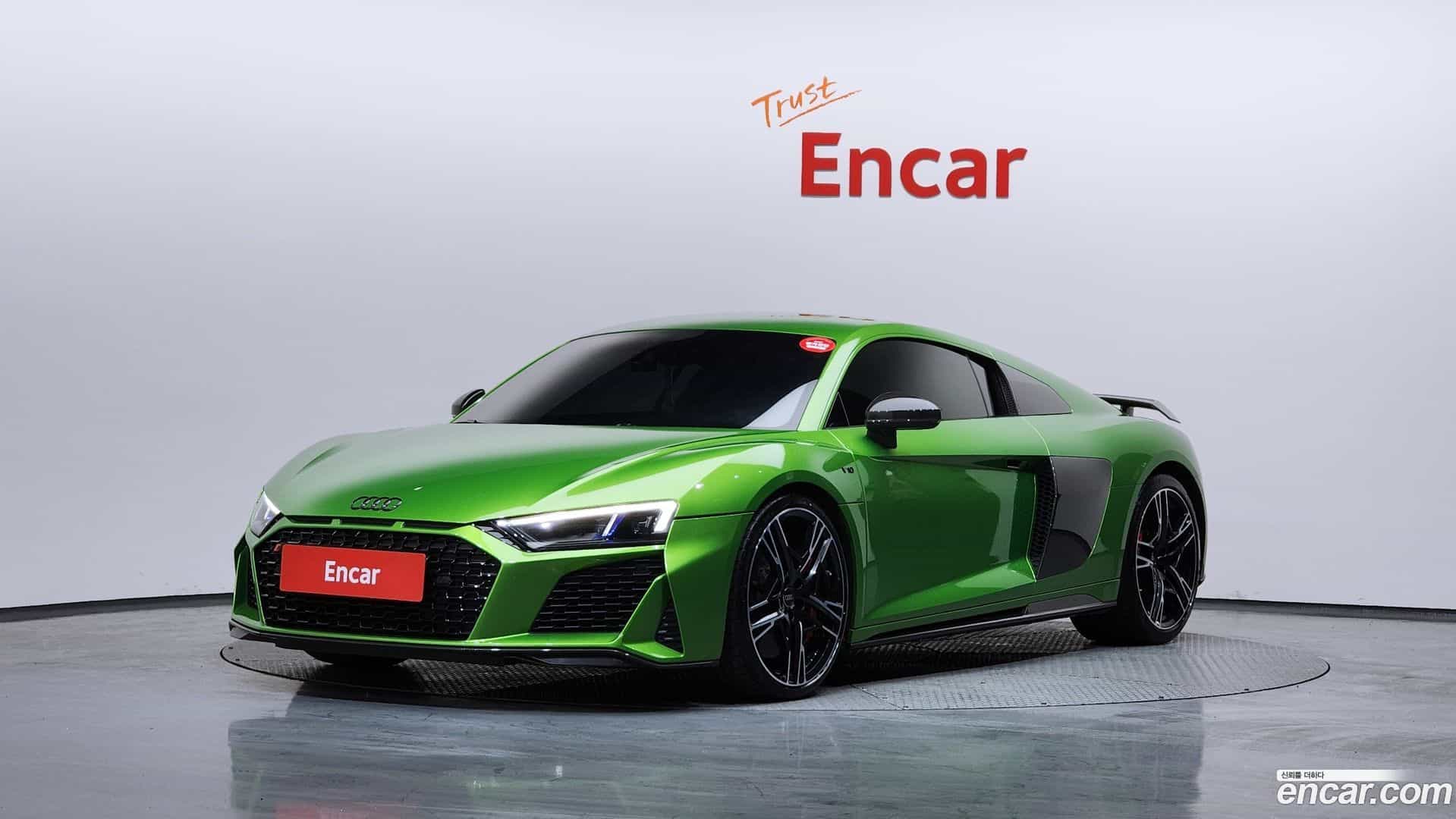 R8 Audi 2022.1-OUTER-001