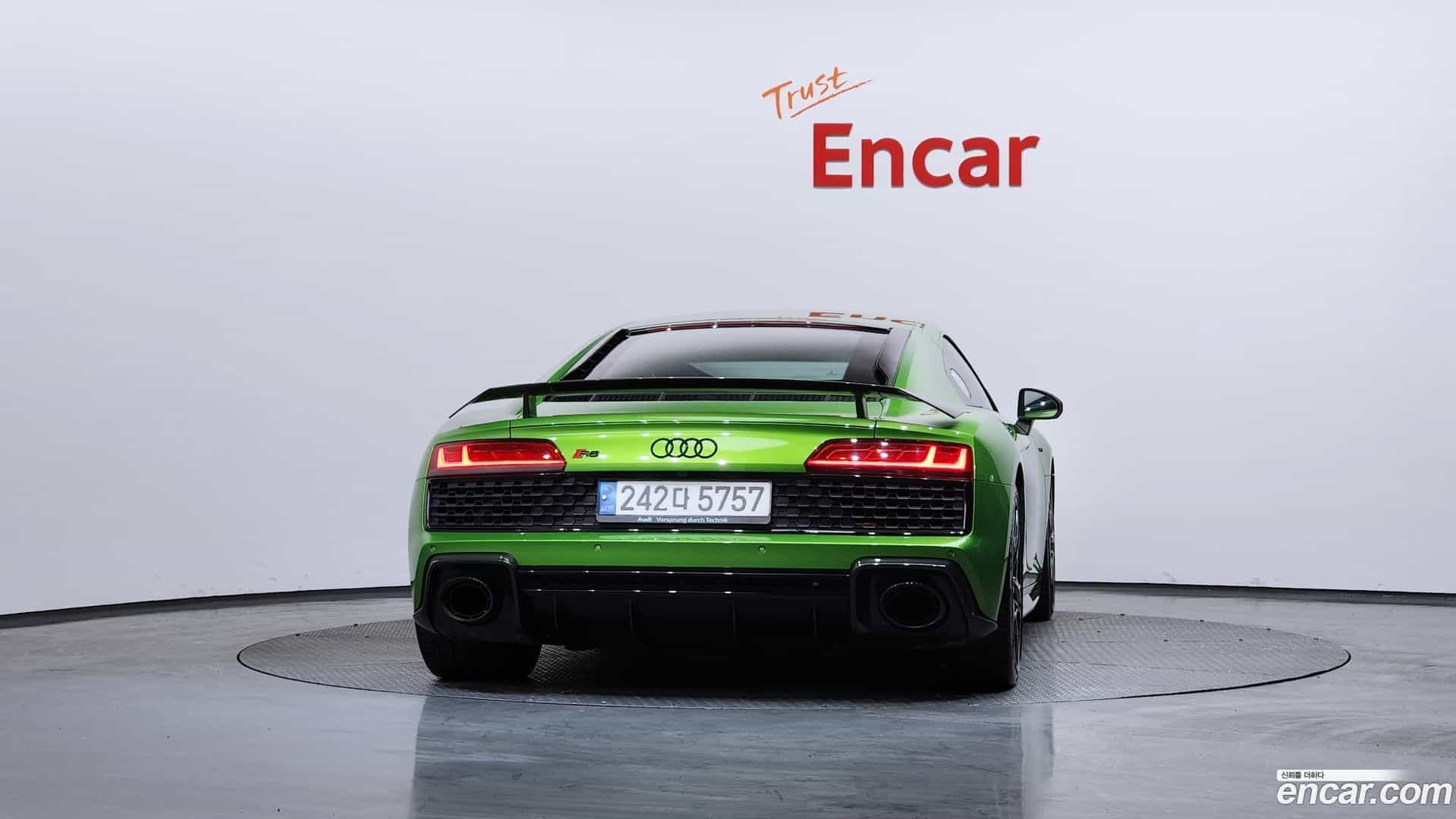 R8 Audi 2022.1-OUTER-004