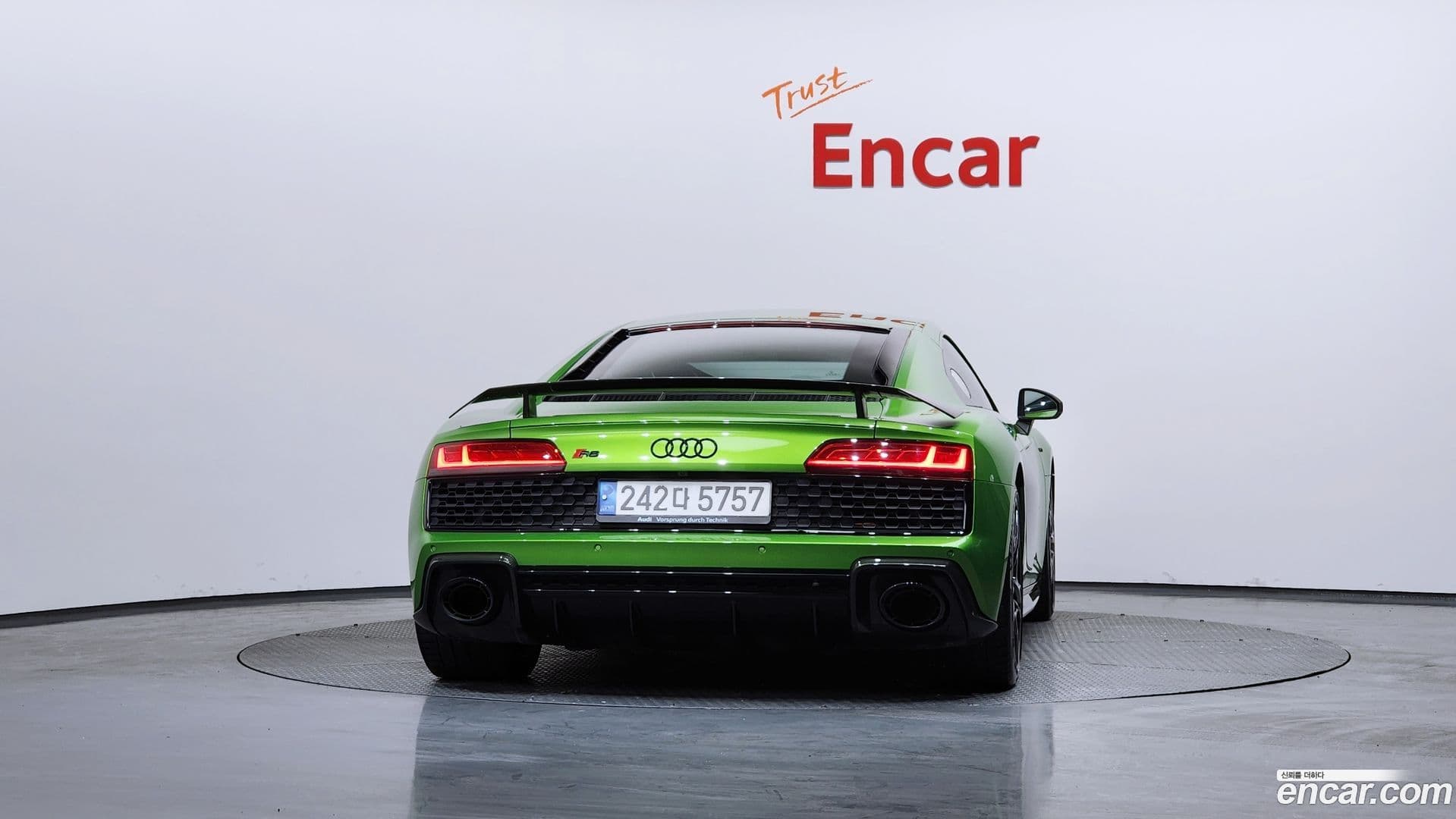 Main__Slider__Photo:R8 Audi 2022.1-3