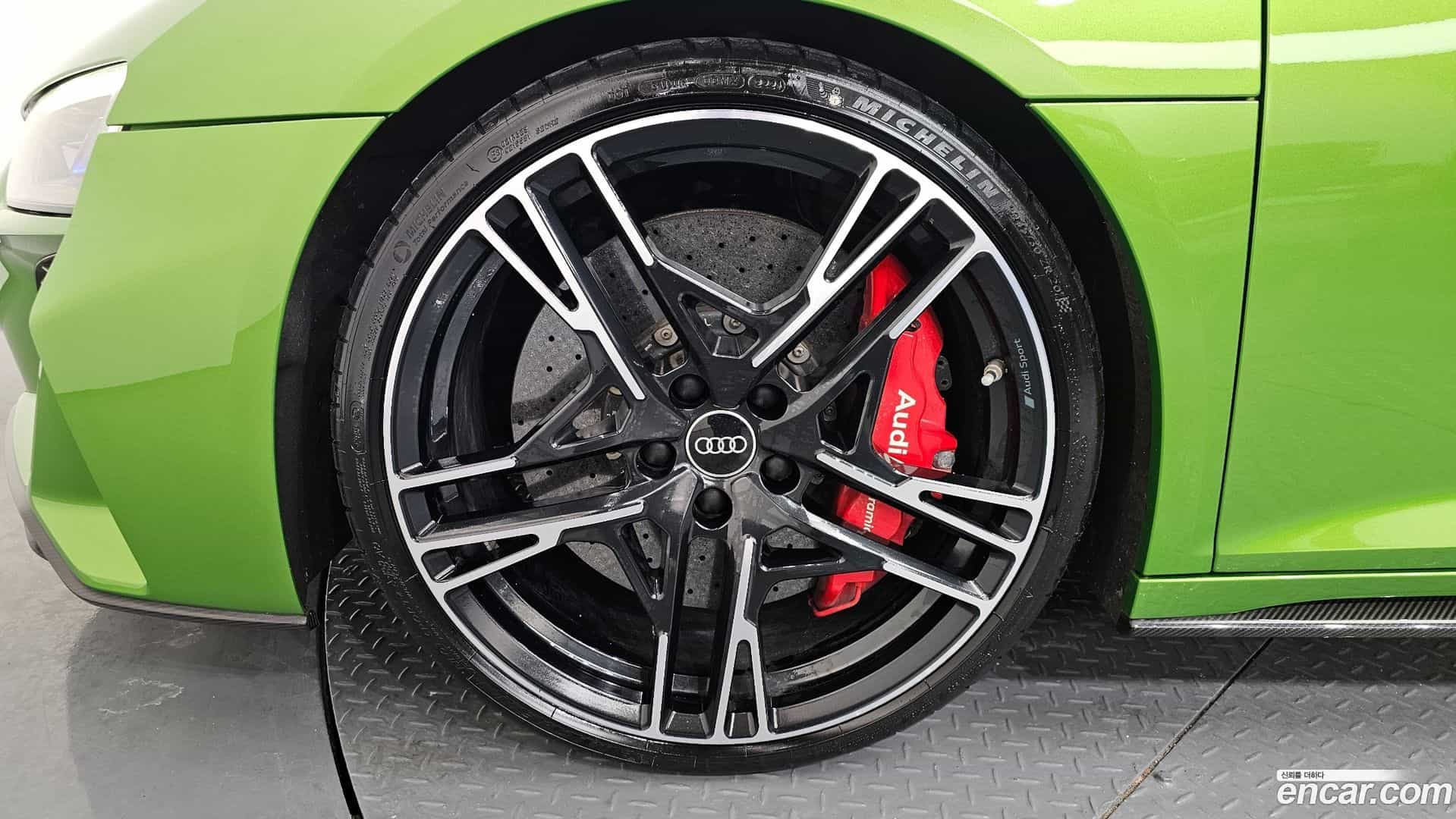 R8 Audi 2022.1-OUTER-005