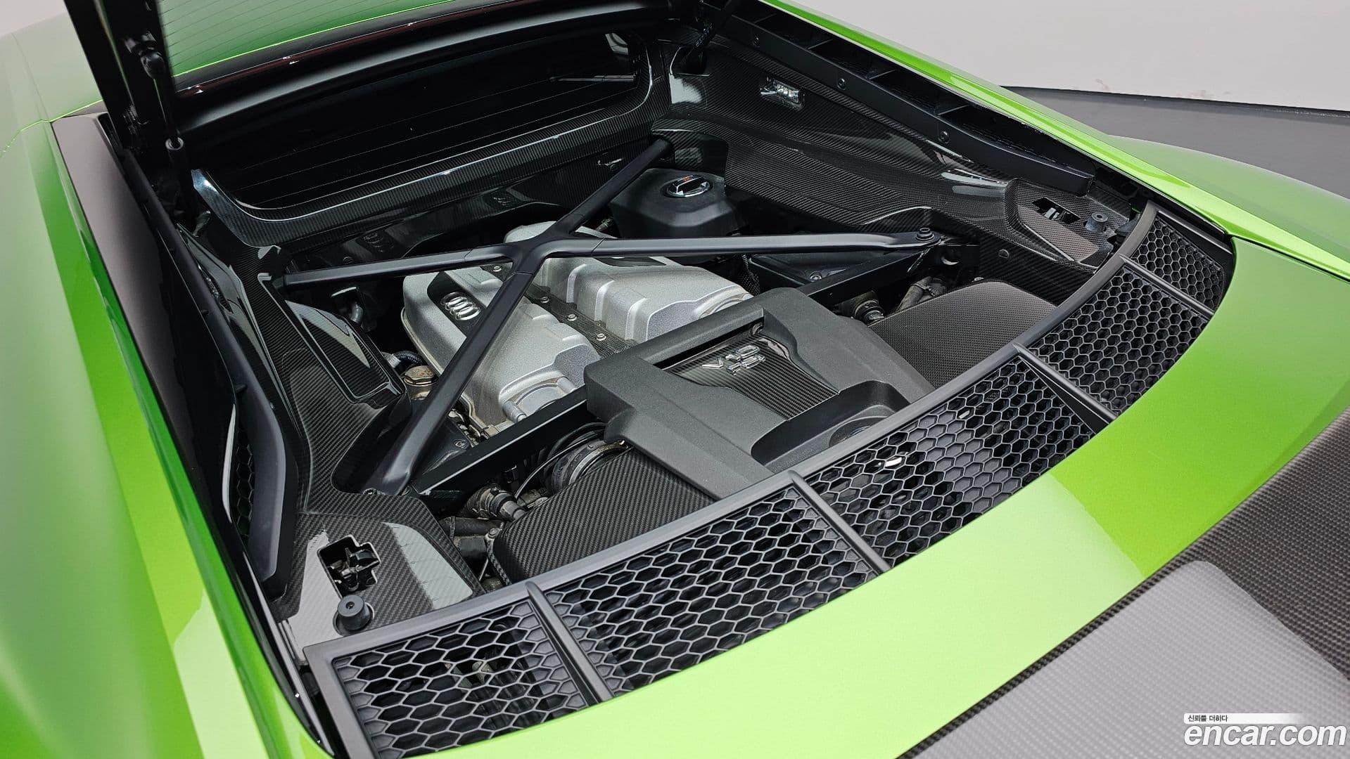 Main__Slider__Photo:R8 Audi 2022.1-5