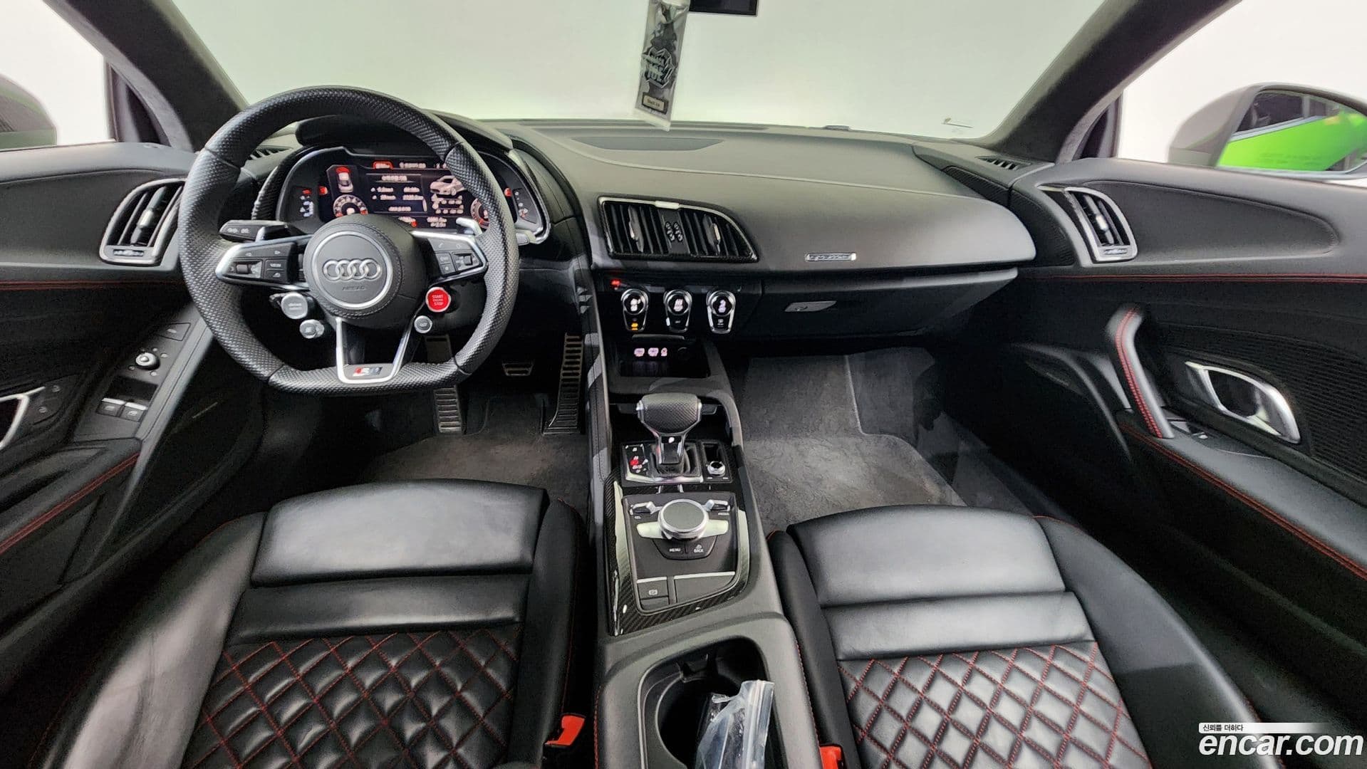Main__Slider__Photo:R8 Audi 2022.1-6