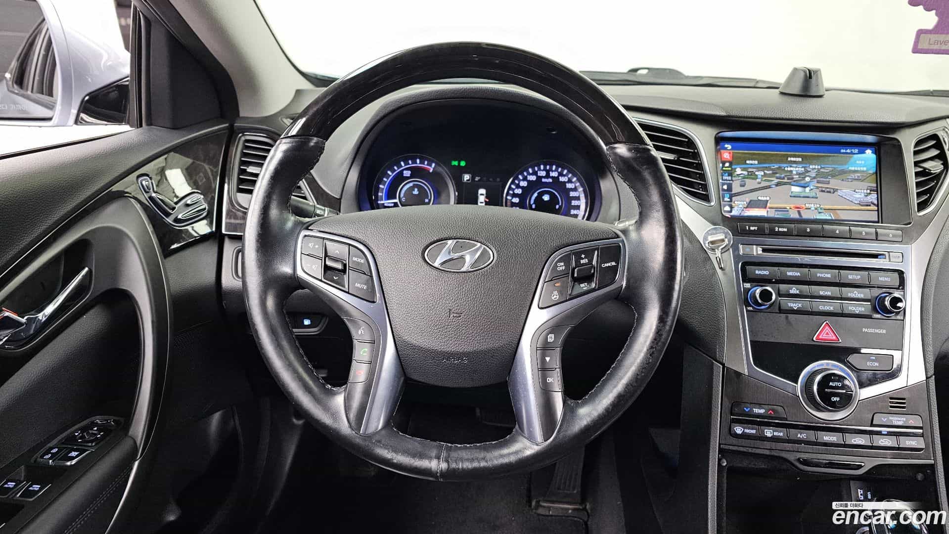 Grandeur Hyundai 2015.9-OPTION-017
