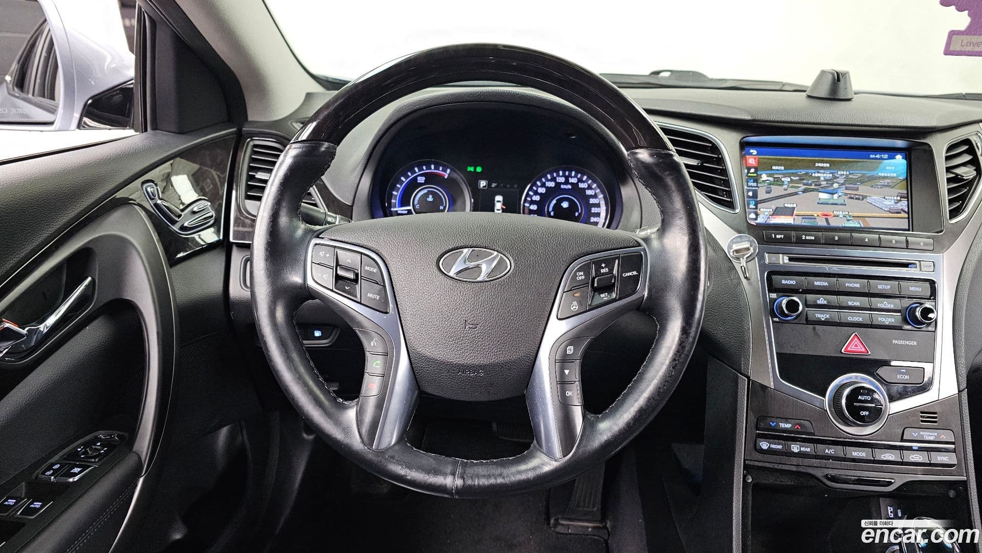 Main__Slider__Photo:Grandeur Hyundai 2015.9-12