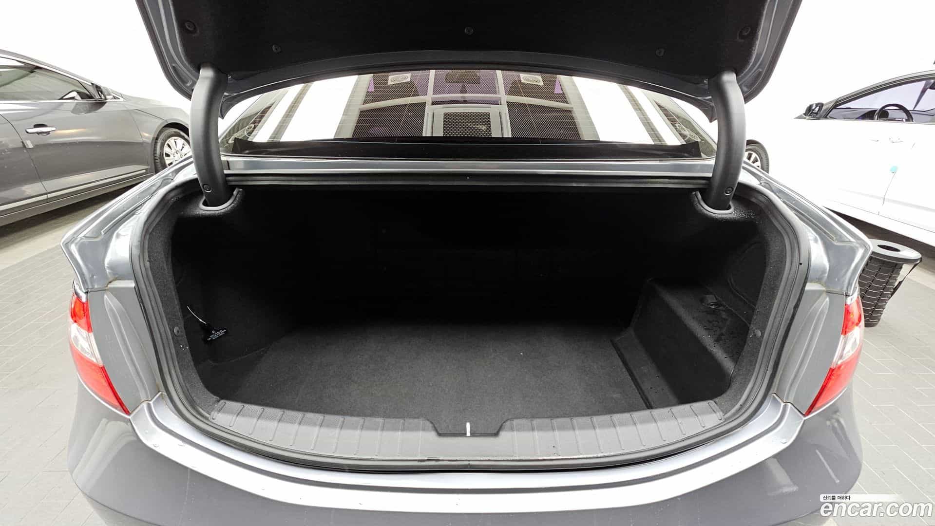 Grandeur Hyundai 2015.9-OPTION-024