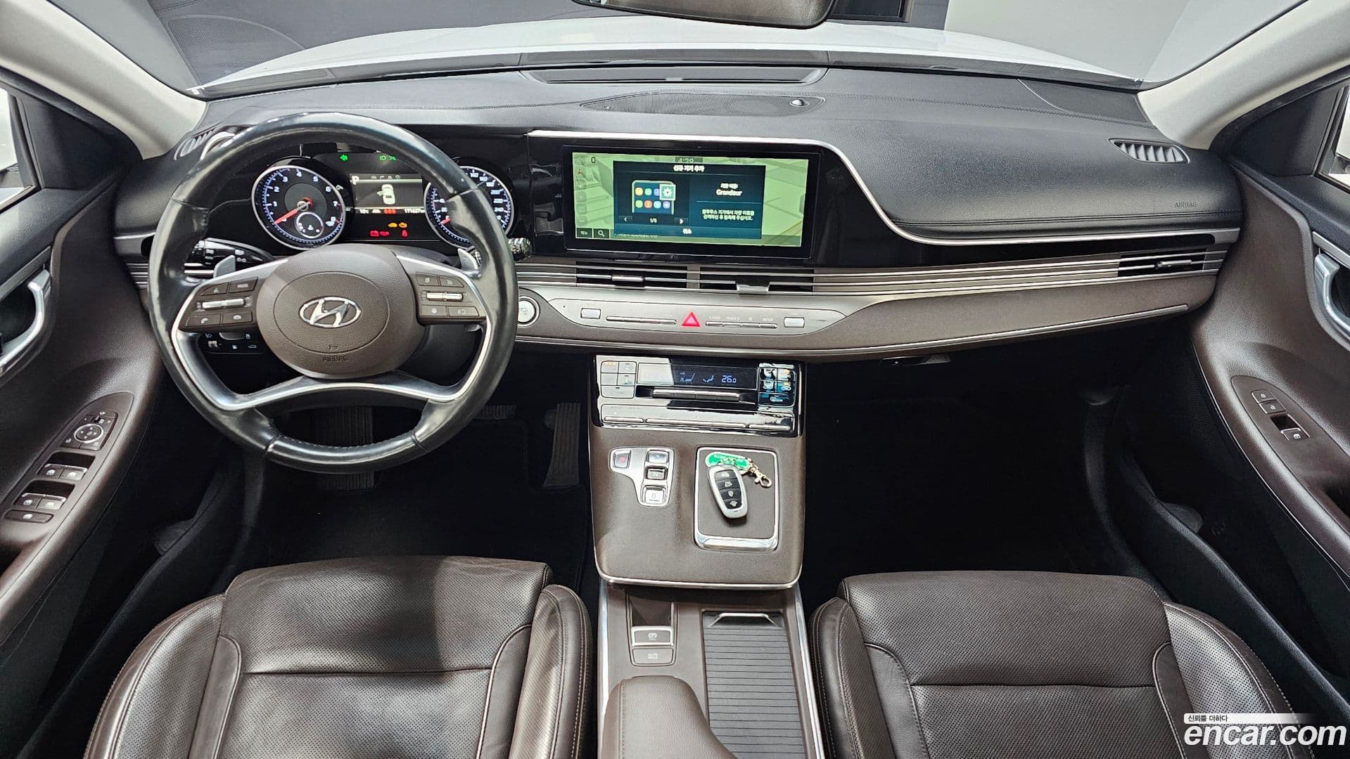 Main__Slider__Photo:Grandeur Hyundai 2020.4-6