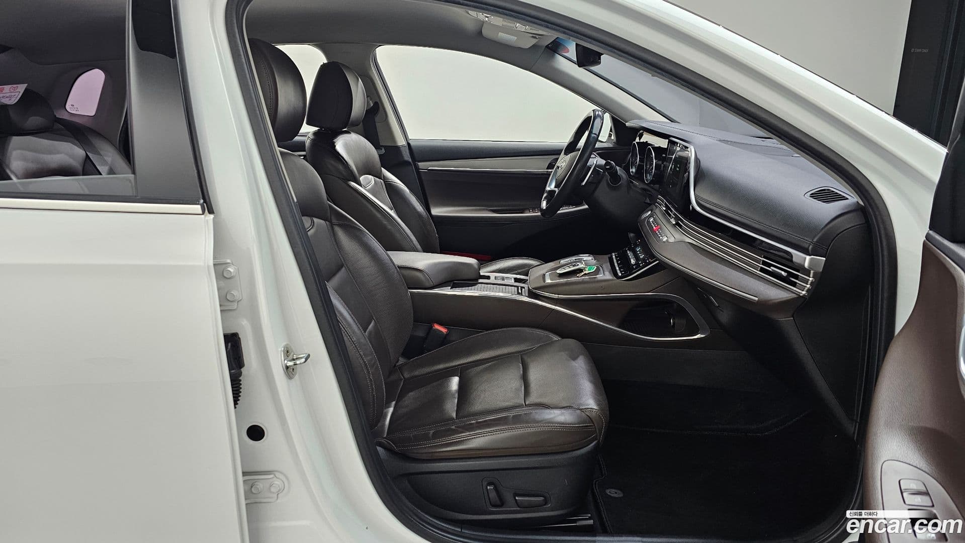 Main__Slider__Photo:Grandeur Hyundai 2020.4-9