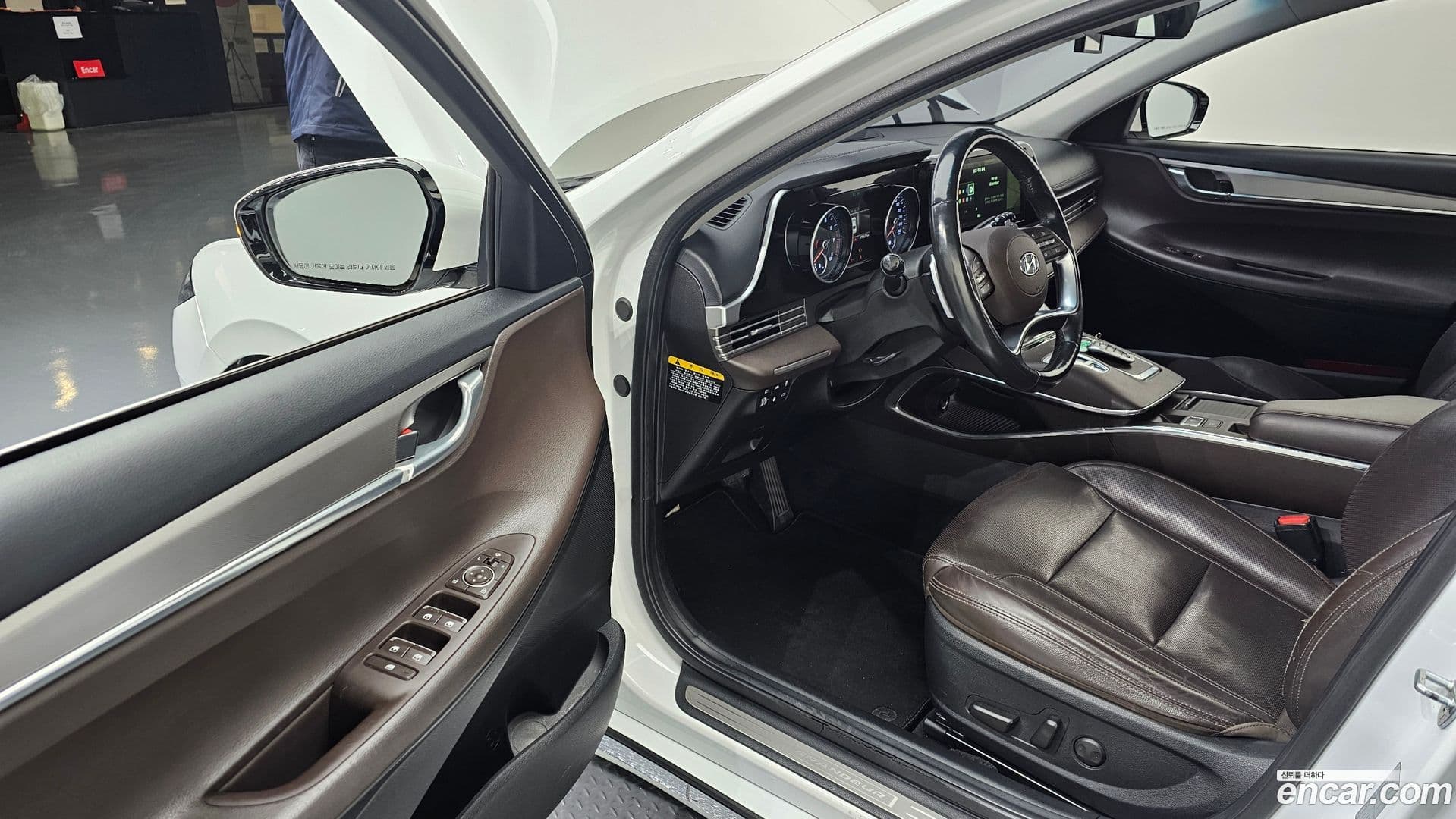 Main__Slider__Photo:Grandeur Hyundai 2020.4-10