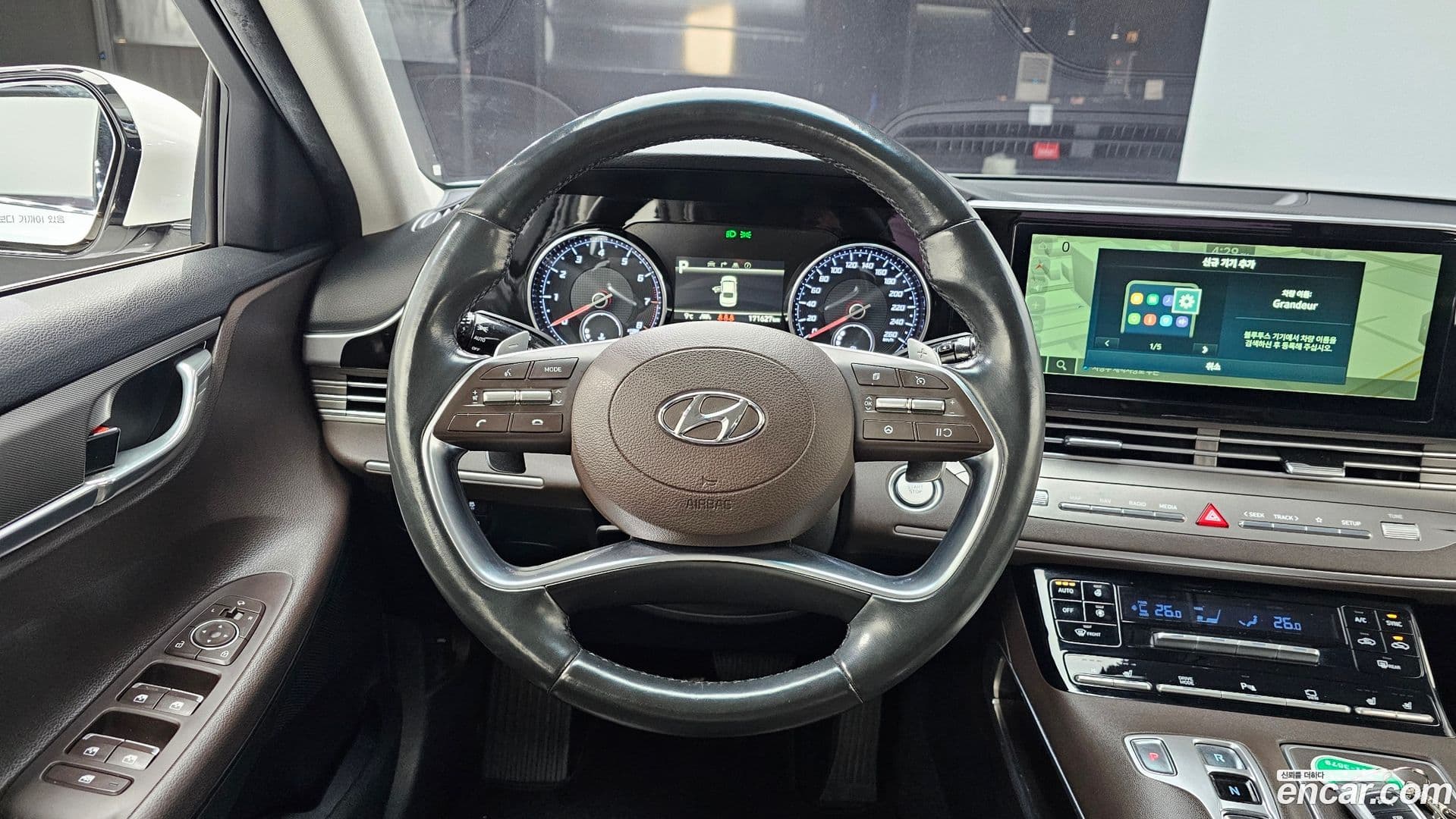 Main__Slider__Photo:Grandeur Hyundai 2020.4-12