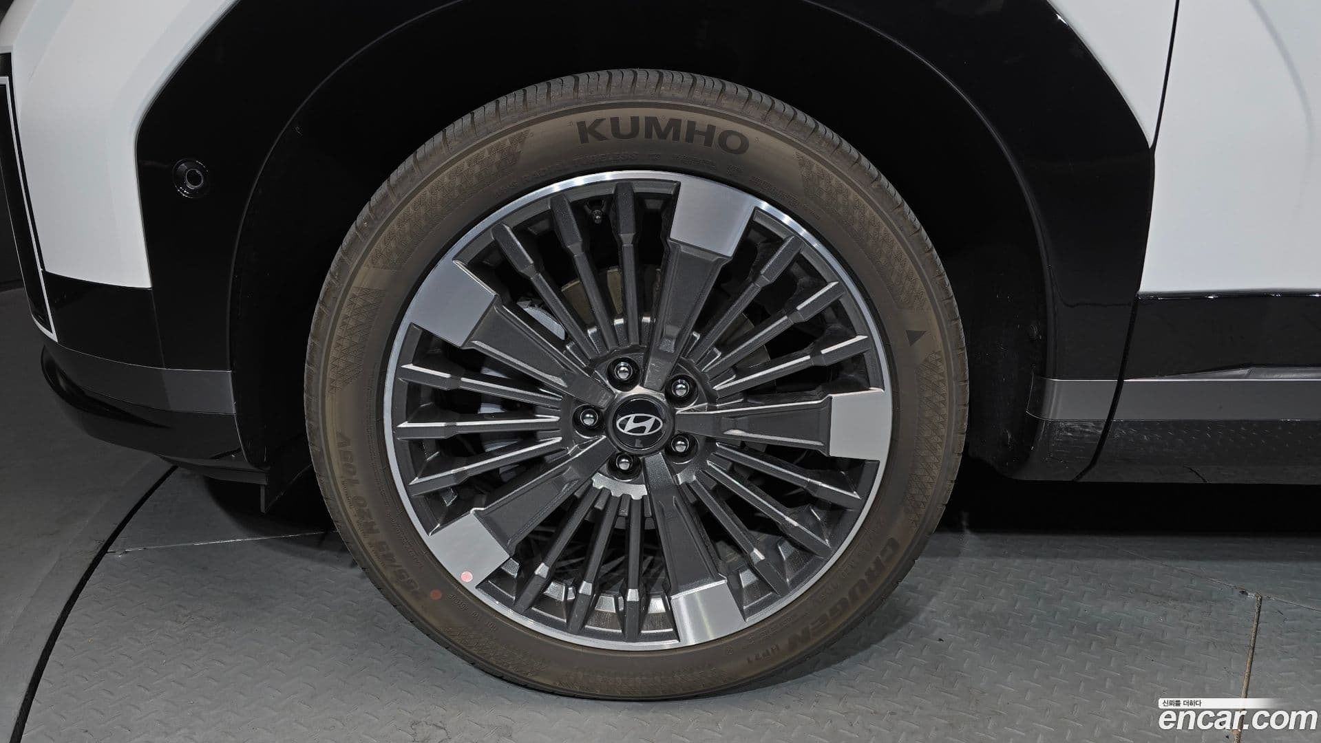 Main__Slider__Photo:Santafe Hyundai 2025.8-4