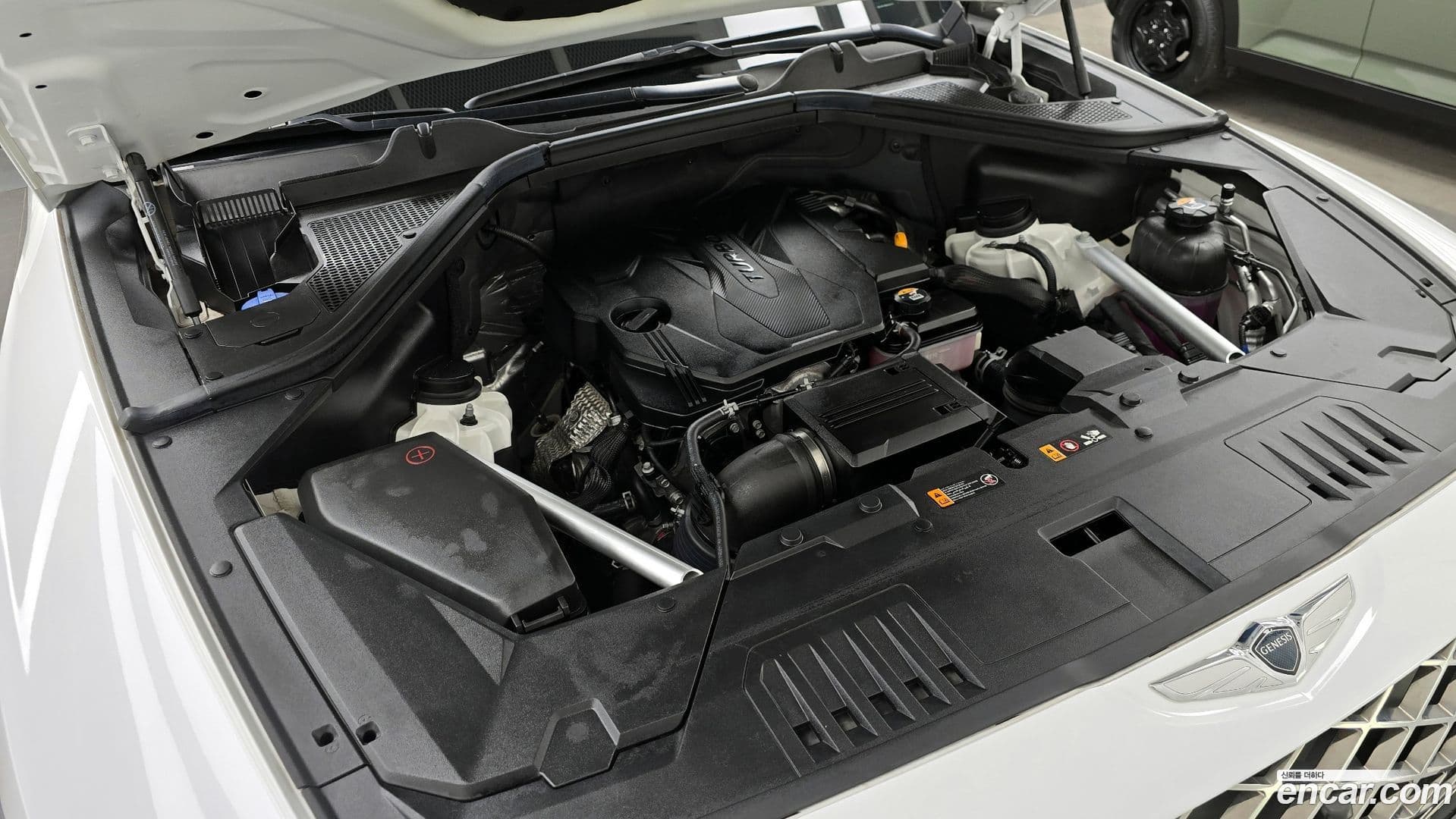 Main__Slider__Photo:GV80 Genesis 2021.4-5