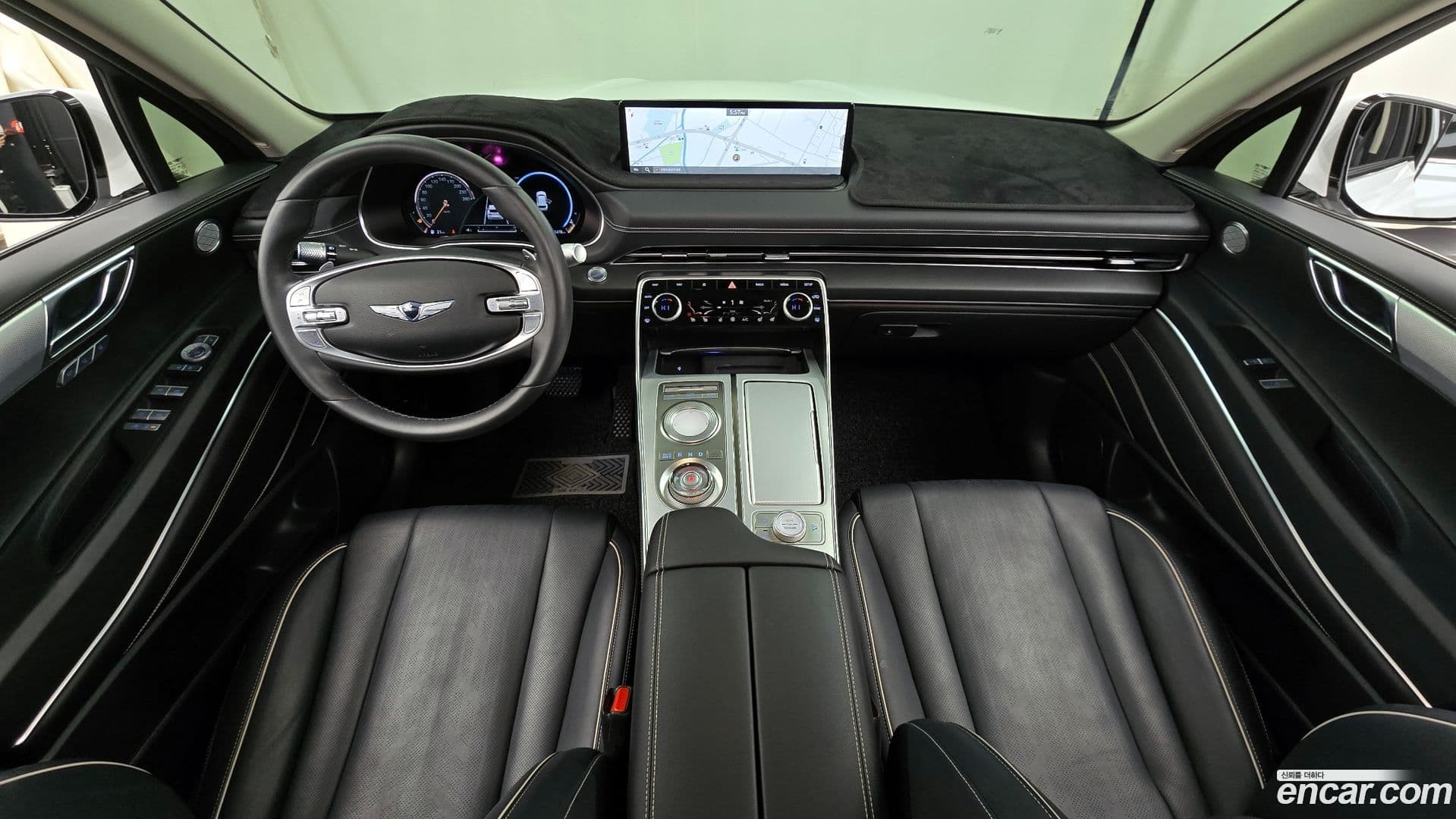 Main__Slider__Photo:GV80 Genesis 2021.4-6