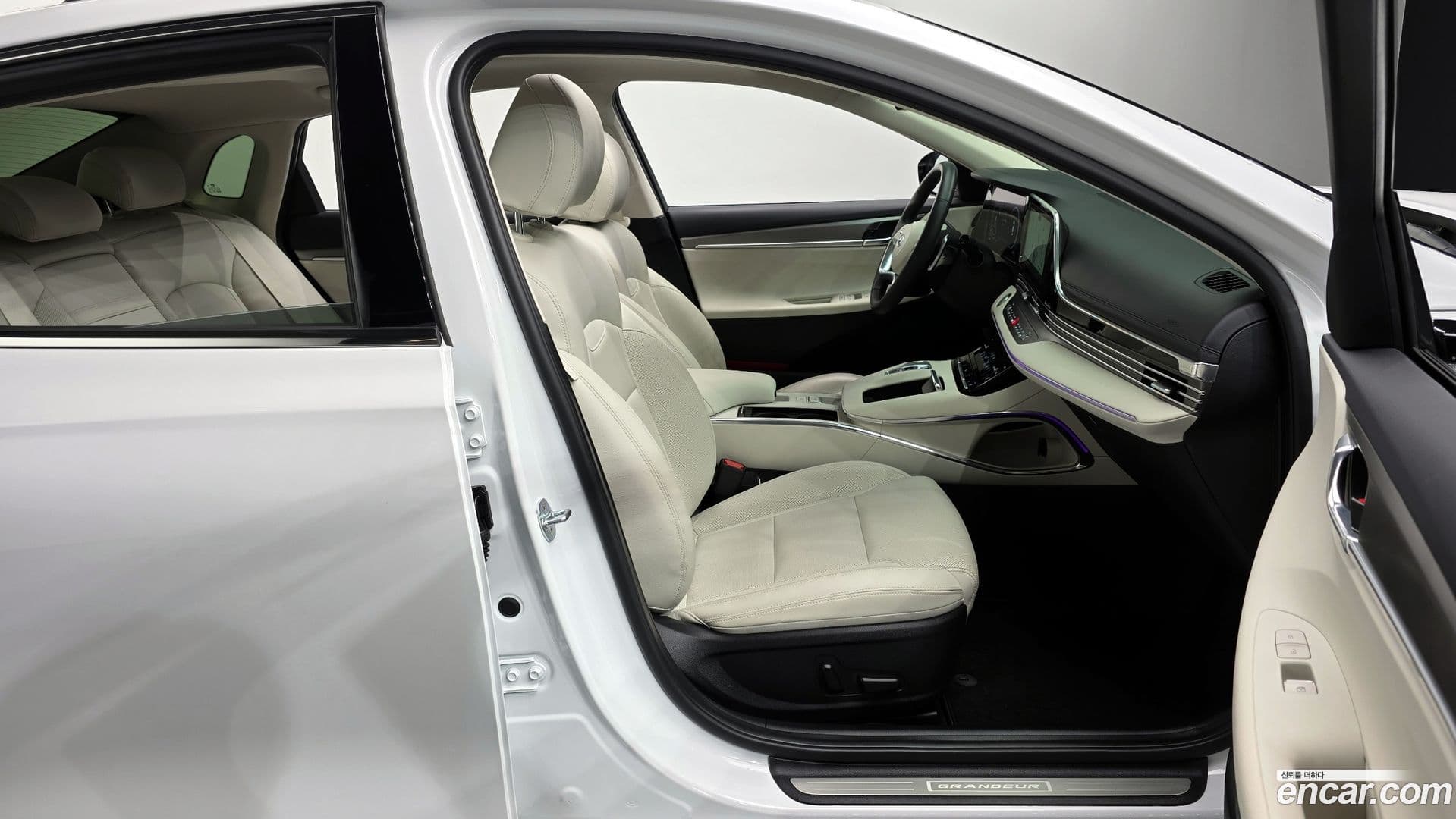 Main__Slider__Photo:Grandeur Hyundai 2021.11-9