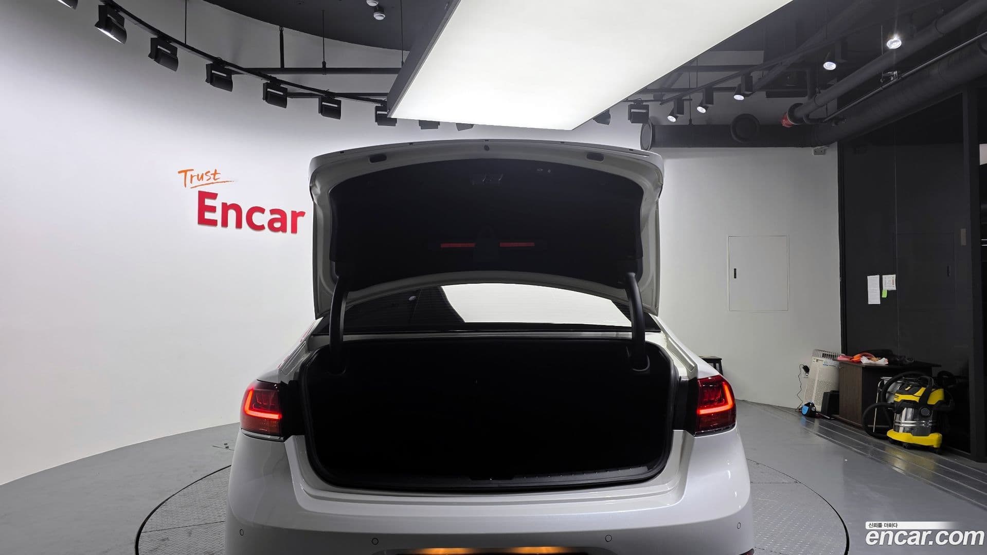 Main__Slider__Photo:K7 Kia 2019.8-19