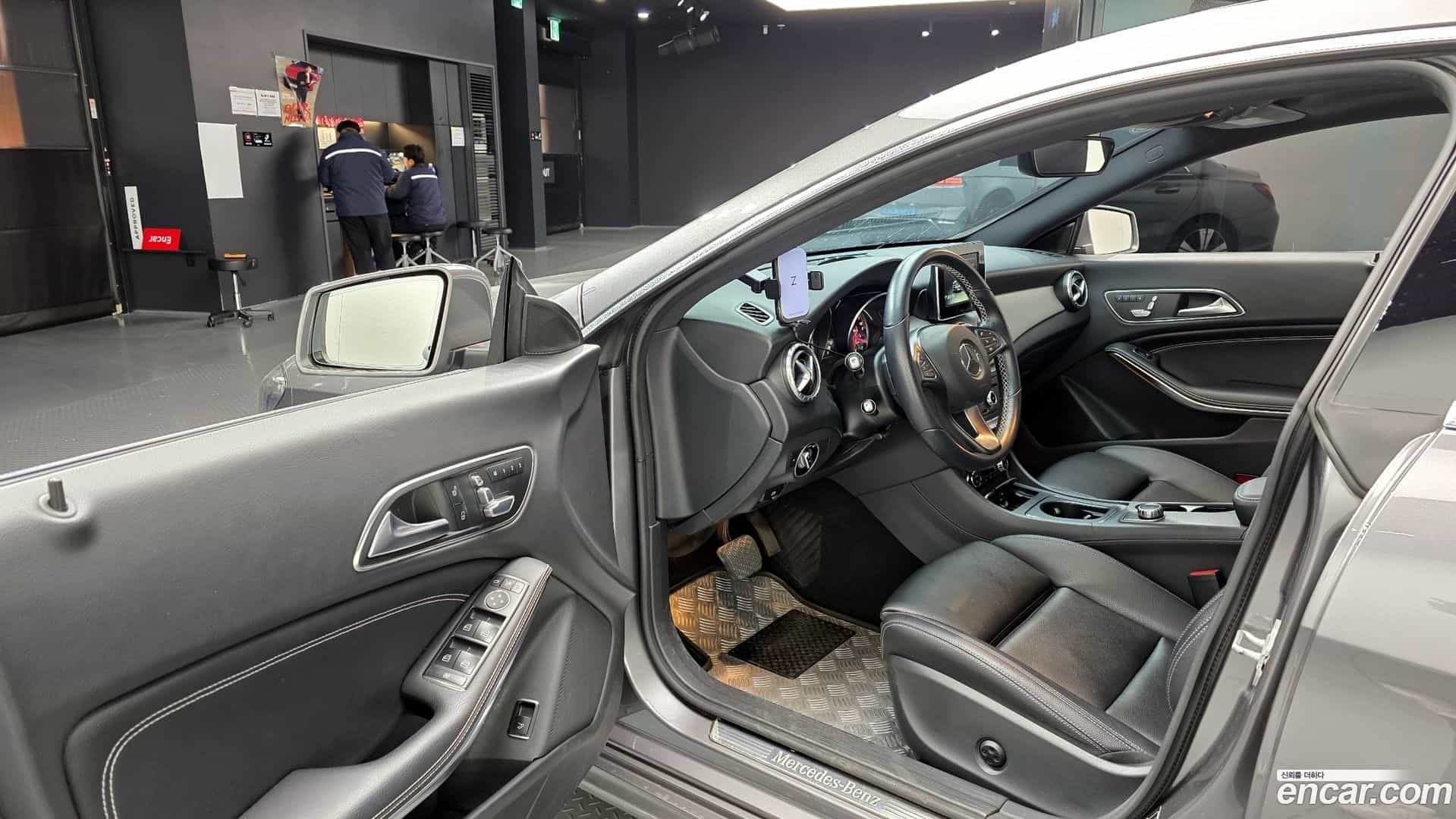 CLA-Class Mercedes-Benz 2017.0-OPTION-015