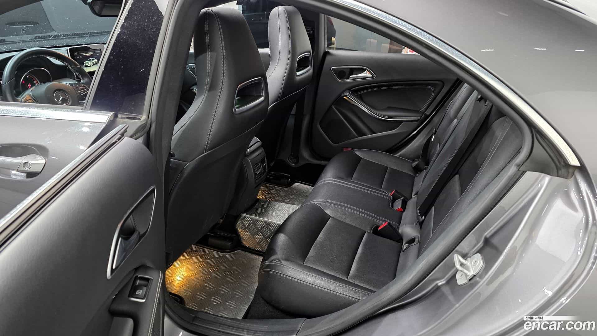 CLA-Class Mercedes-Benz 2017.0-OPTION-016