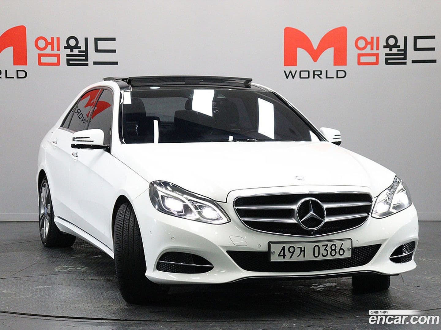 Main__Slider__Photo:E-Class Mercedes-Benz 2015.10-1