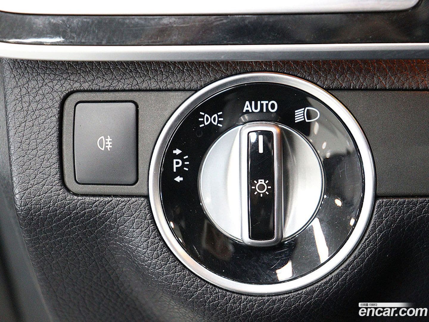 Main__Slider__Photo:E-Class Mercedes-Benz 2015.10-11