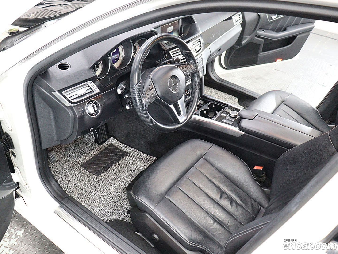 Main__Slider__Photo:E-Class Mercedes-Benz 2015.10-16