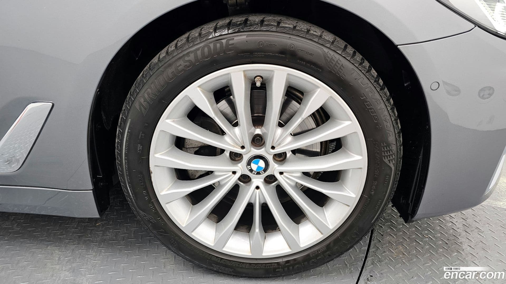 Main__Slider__Photo:5-Series BMW 2023.1-4