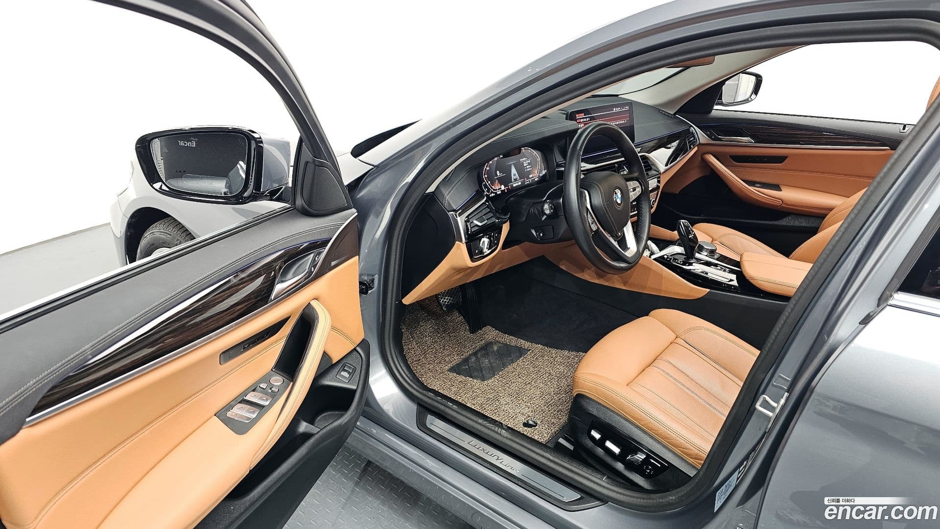 Main__Slider__Photo:5-Series BMW 2023.1-9