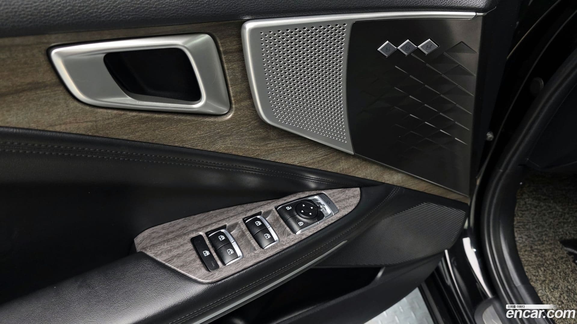 Main__Slider__Photo:K8 Kia 2021.4-10