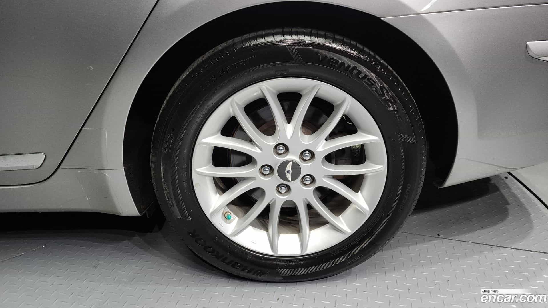 Genesis Hyundai 2011.0-OUTER-005