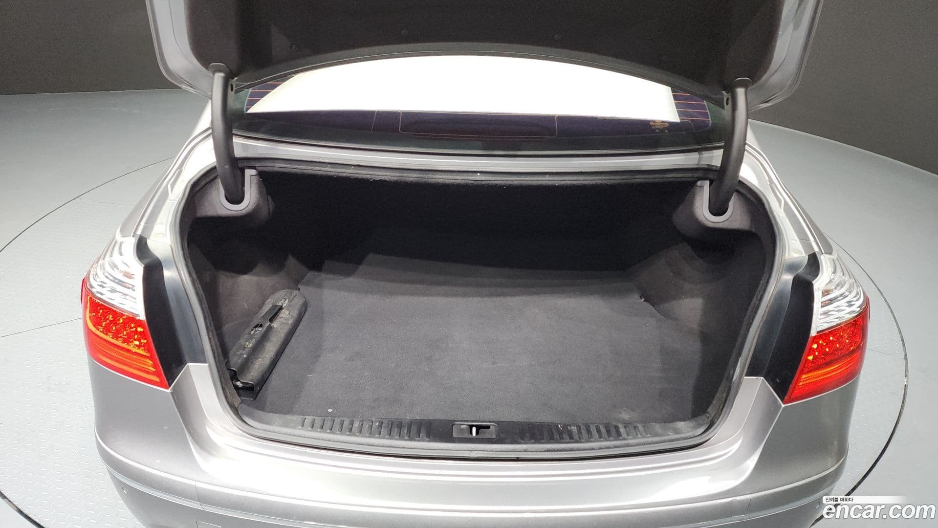 Main__Slider__Photo:Genesis Hyundai 2011.0-19