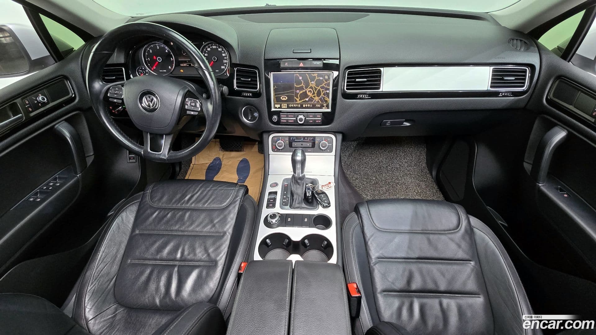 Main__Slider__Photo:Touareg Volkswagen 2014.6-6